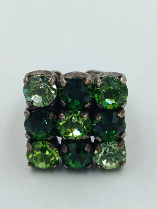 Damenring mit grünen Kristallen