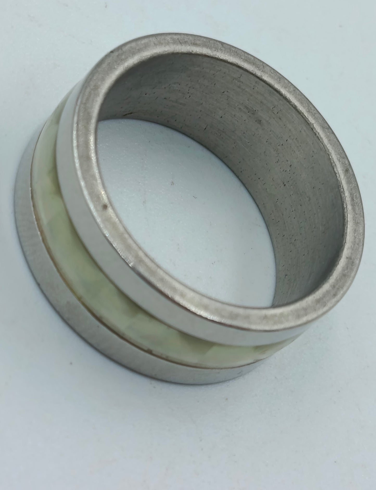 Edelstahlring mit heller Einlage