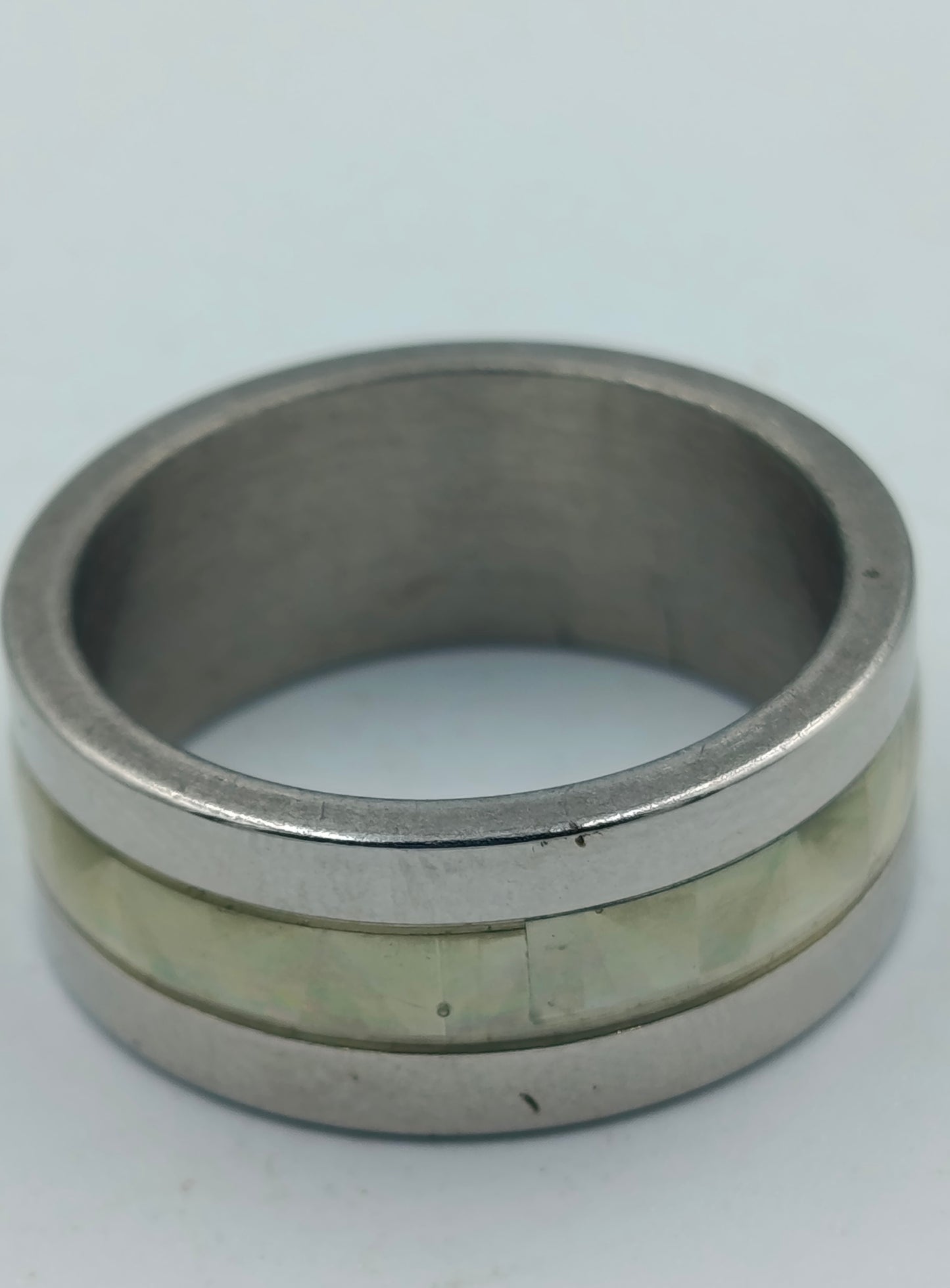 Edelstahlring mit heller Einlage