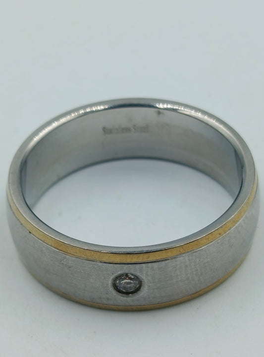 Edelstahlring mit goldener Kante und Steinbesatz