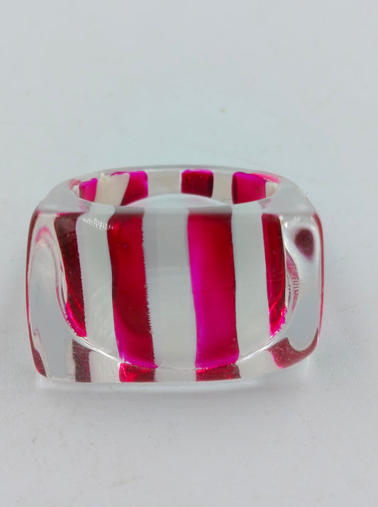 CCB-Ring in Rot-Weiß gestreift