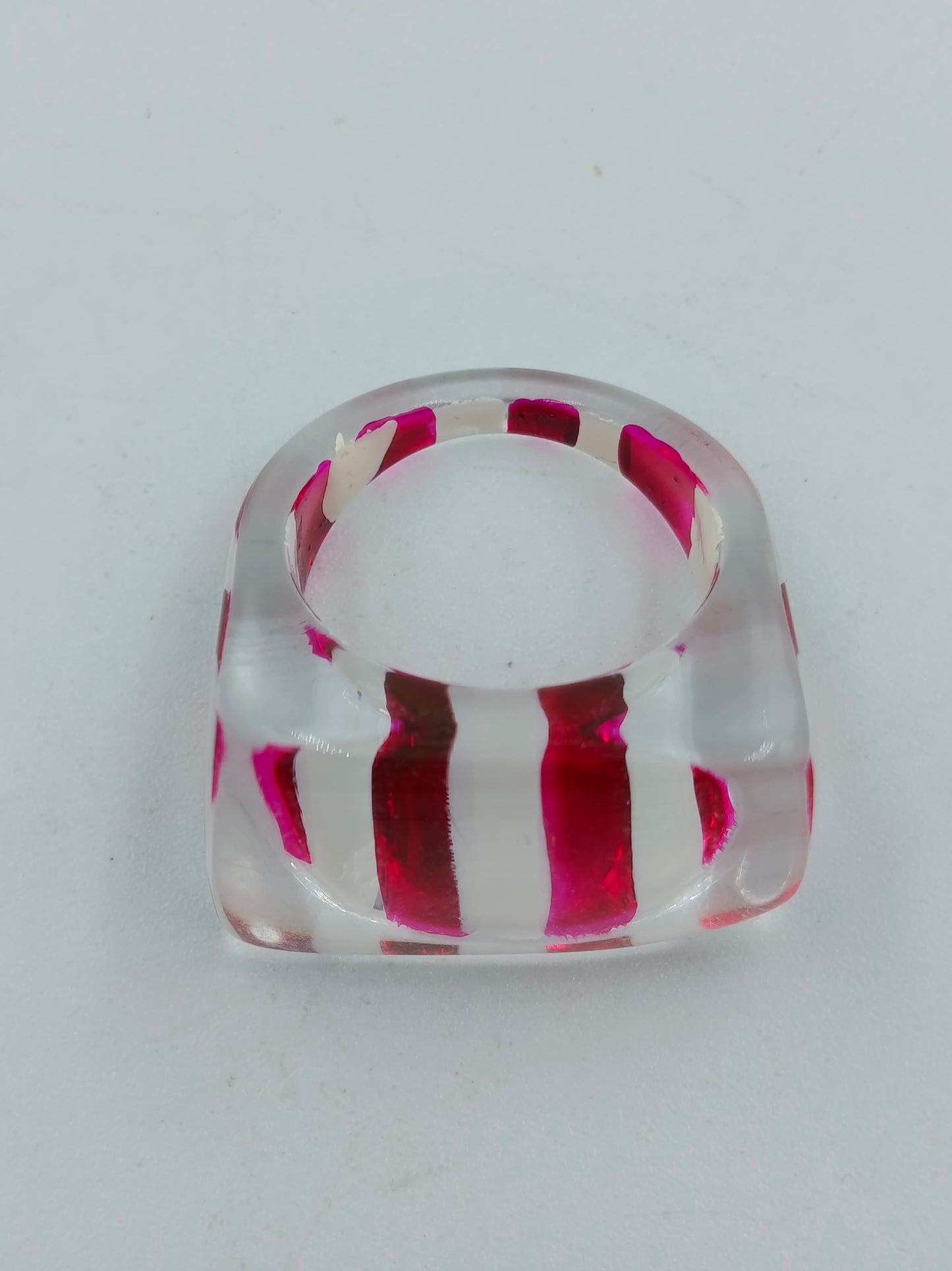 CCB-Ring in Rot-Weiß gestreift