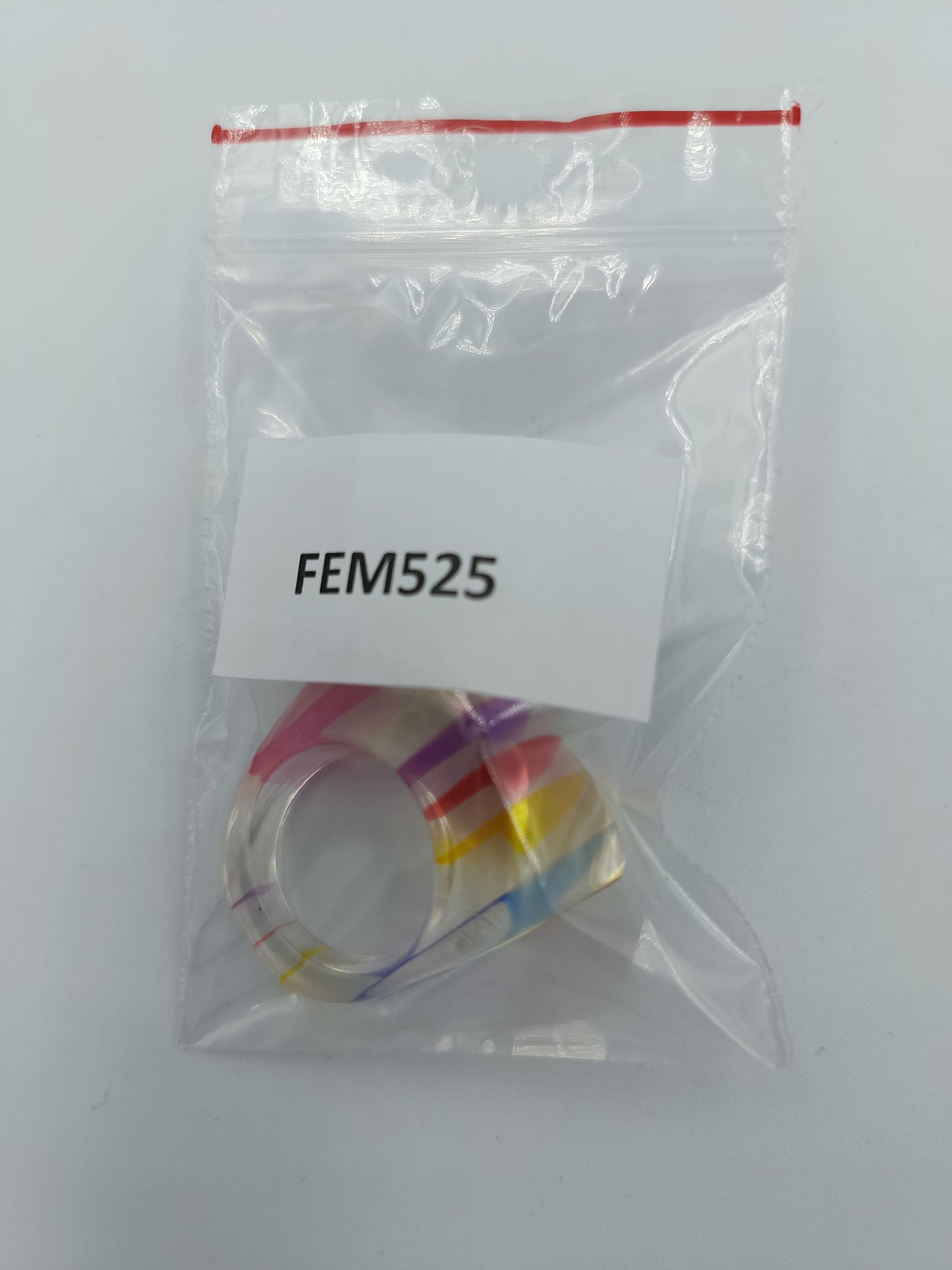 Bunter Ring mit Streifenmuster