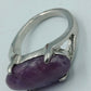 Silberfarbener Ring mit ovalem Amethyst-Stein