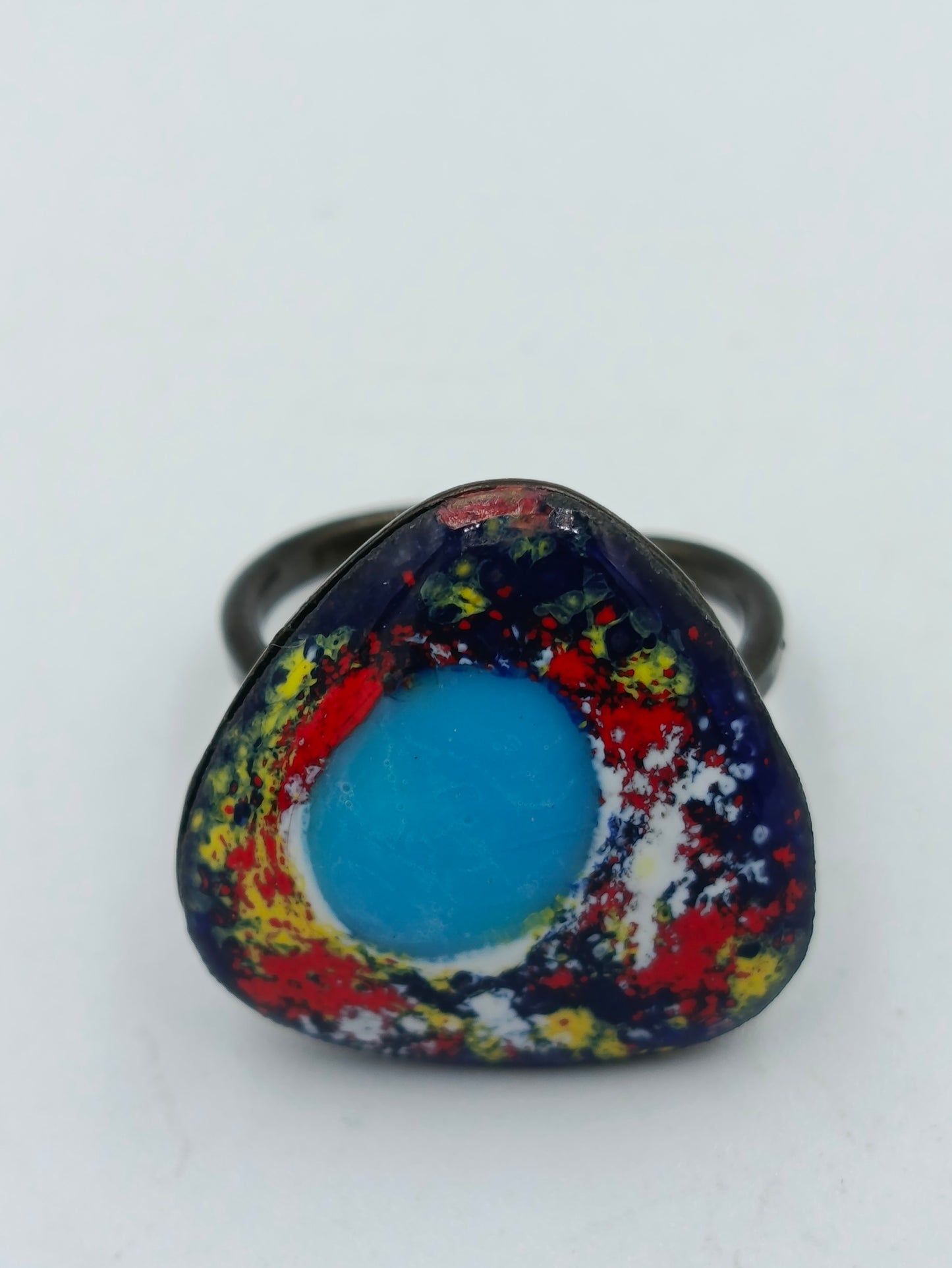 Verstellbarer Ring mit buntem Emaille-Design