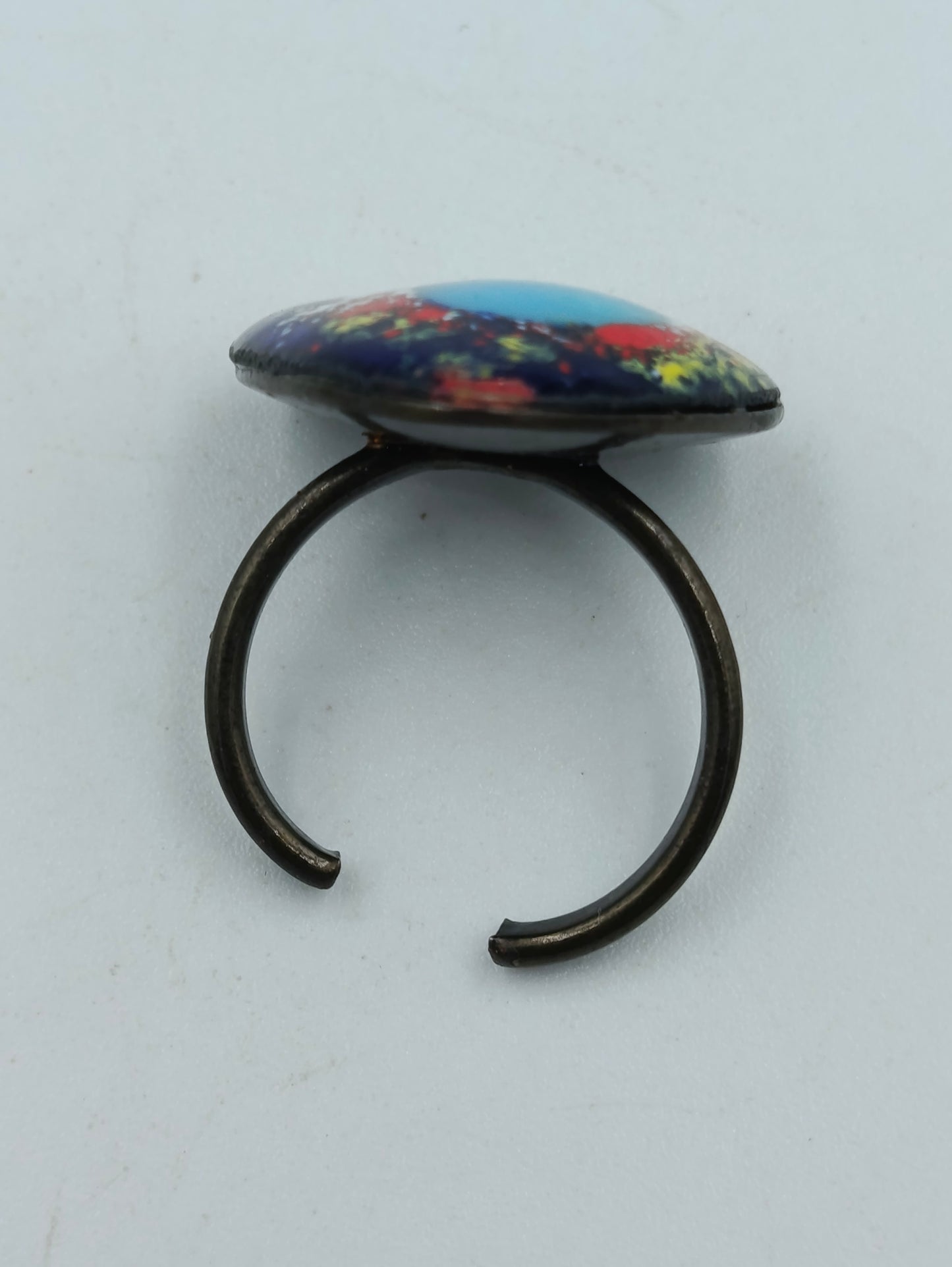 Verstellbarer Ring mit buntem Emaille-Design