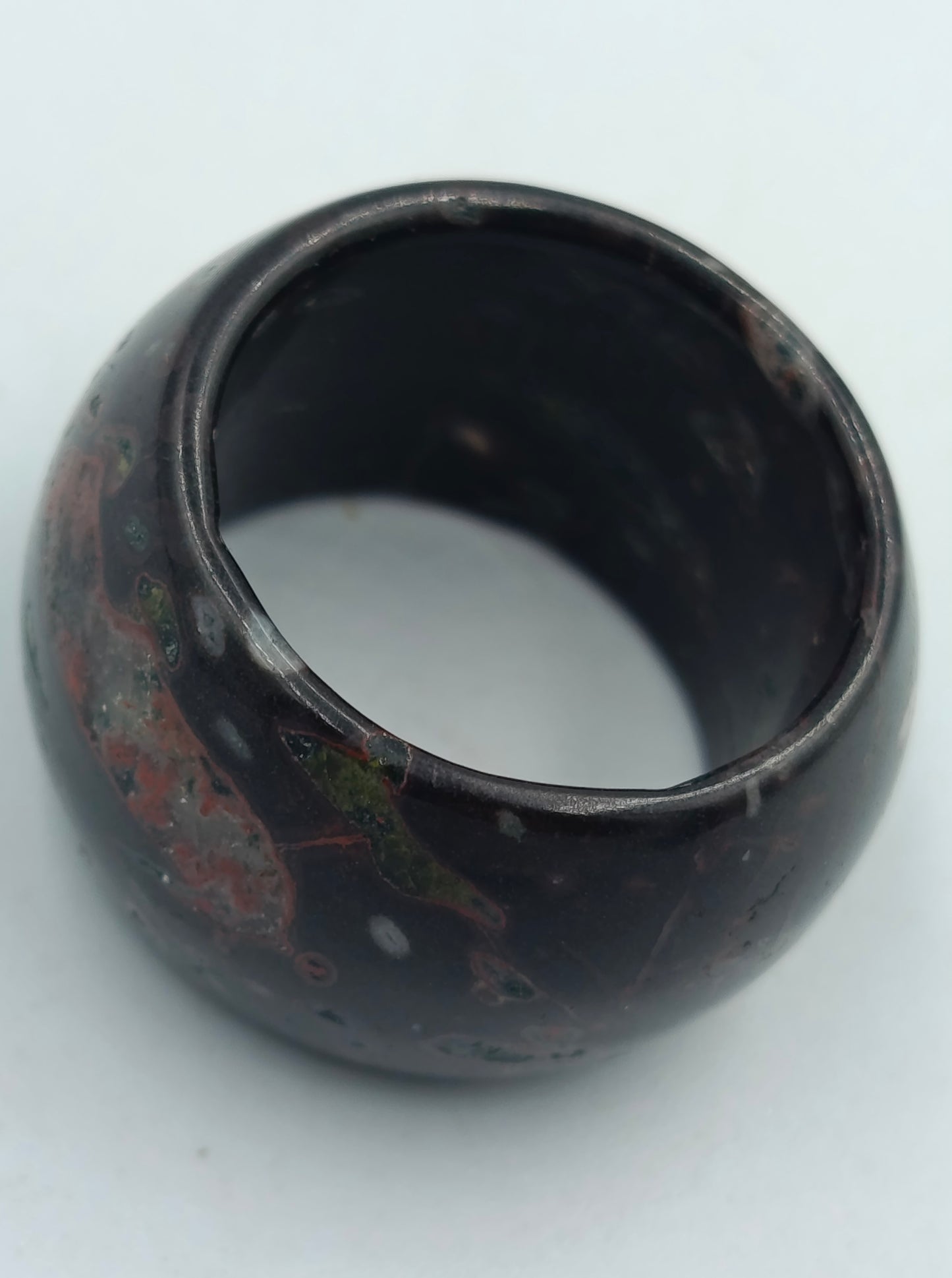 Breiter Steinring aus Jaspis