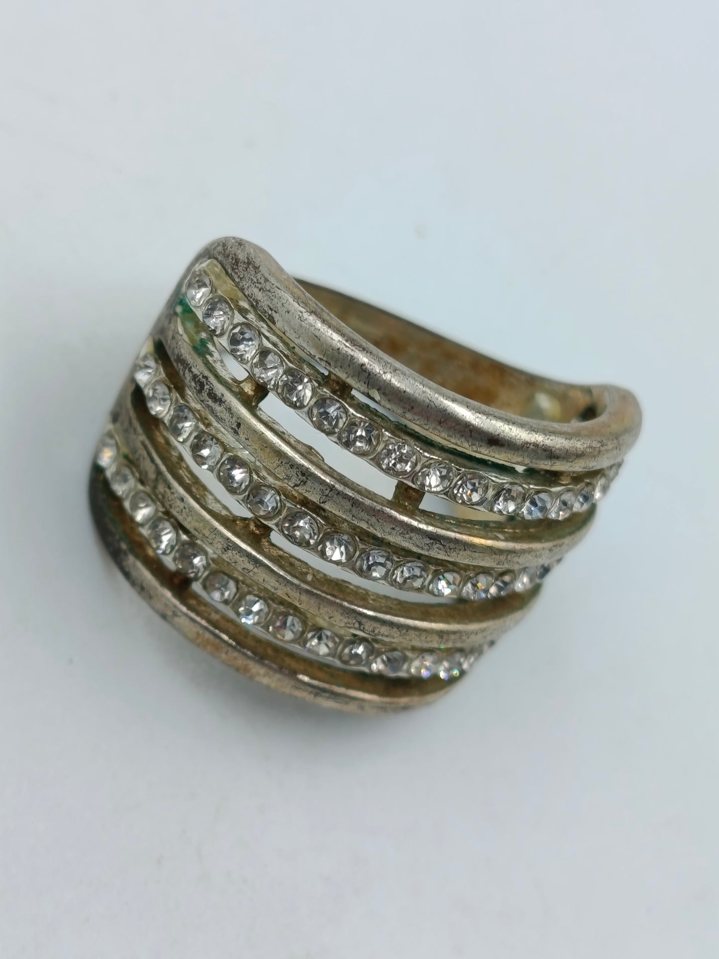 Breiter Vintage-Ring mit Strassreihen