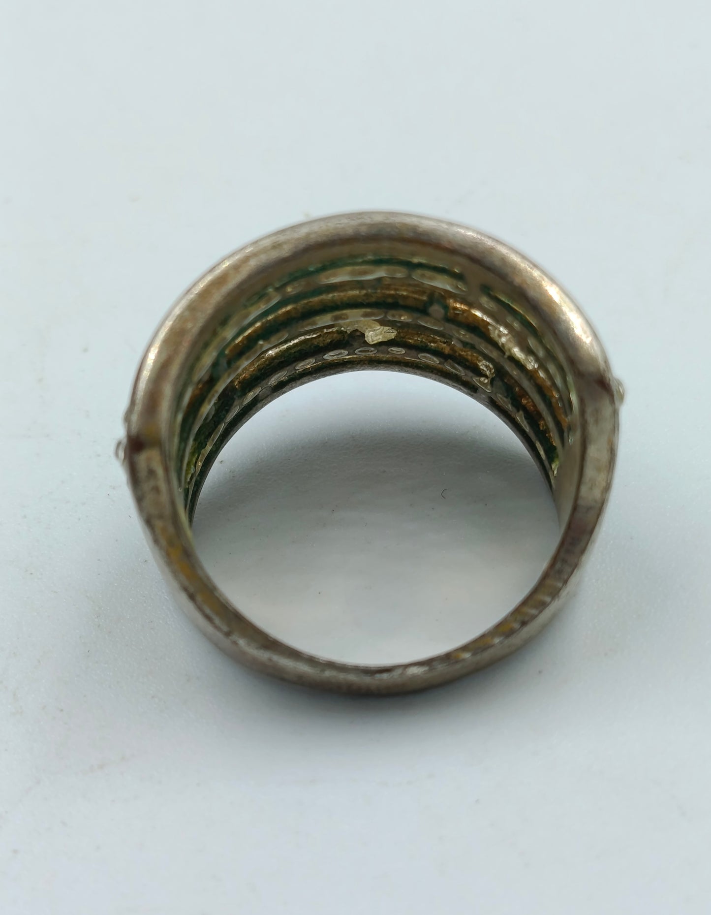 Breiter Vintage-Ring mit Strassreihen
