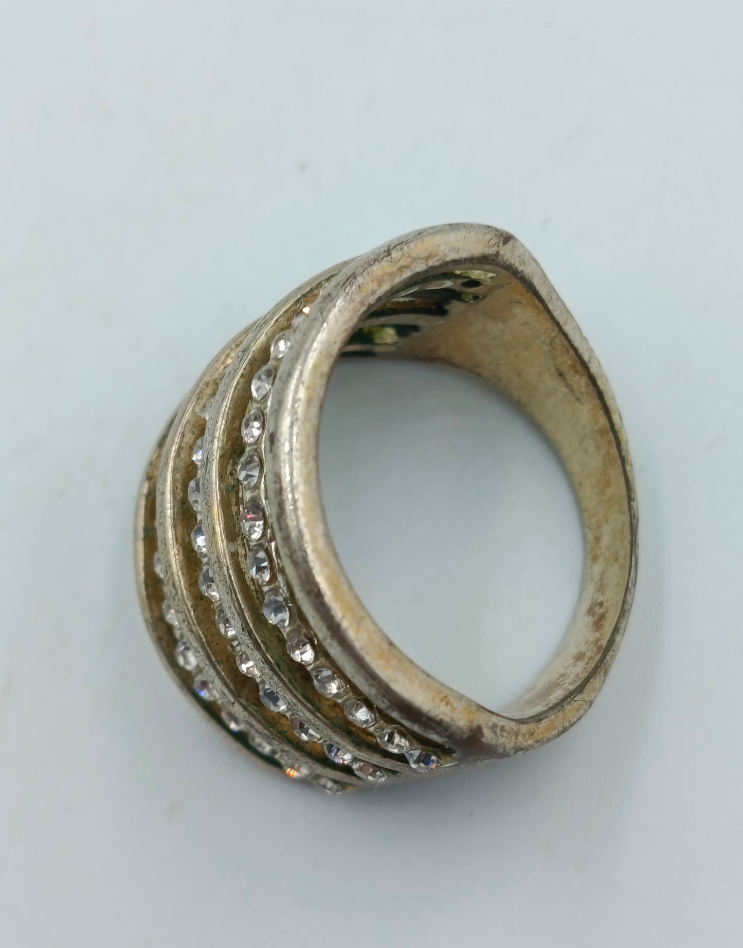 Breiter Vintage-Ring mit Strassreihen