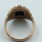 Goldfarbener Ring mit schwarzem Facettenstein