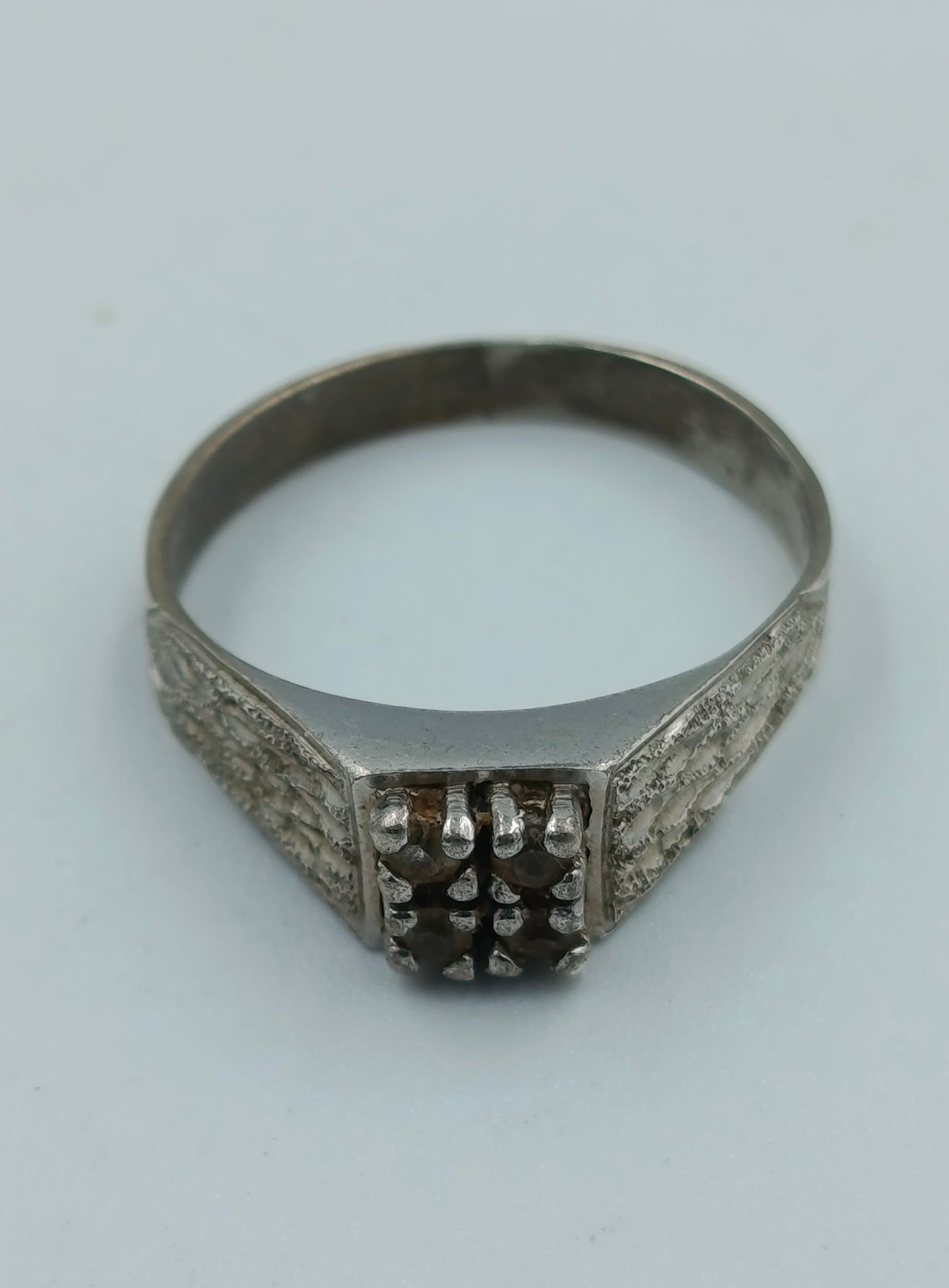 925 Silberring mit dunklen Steinen