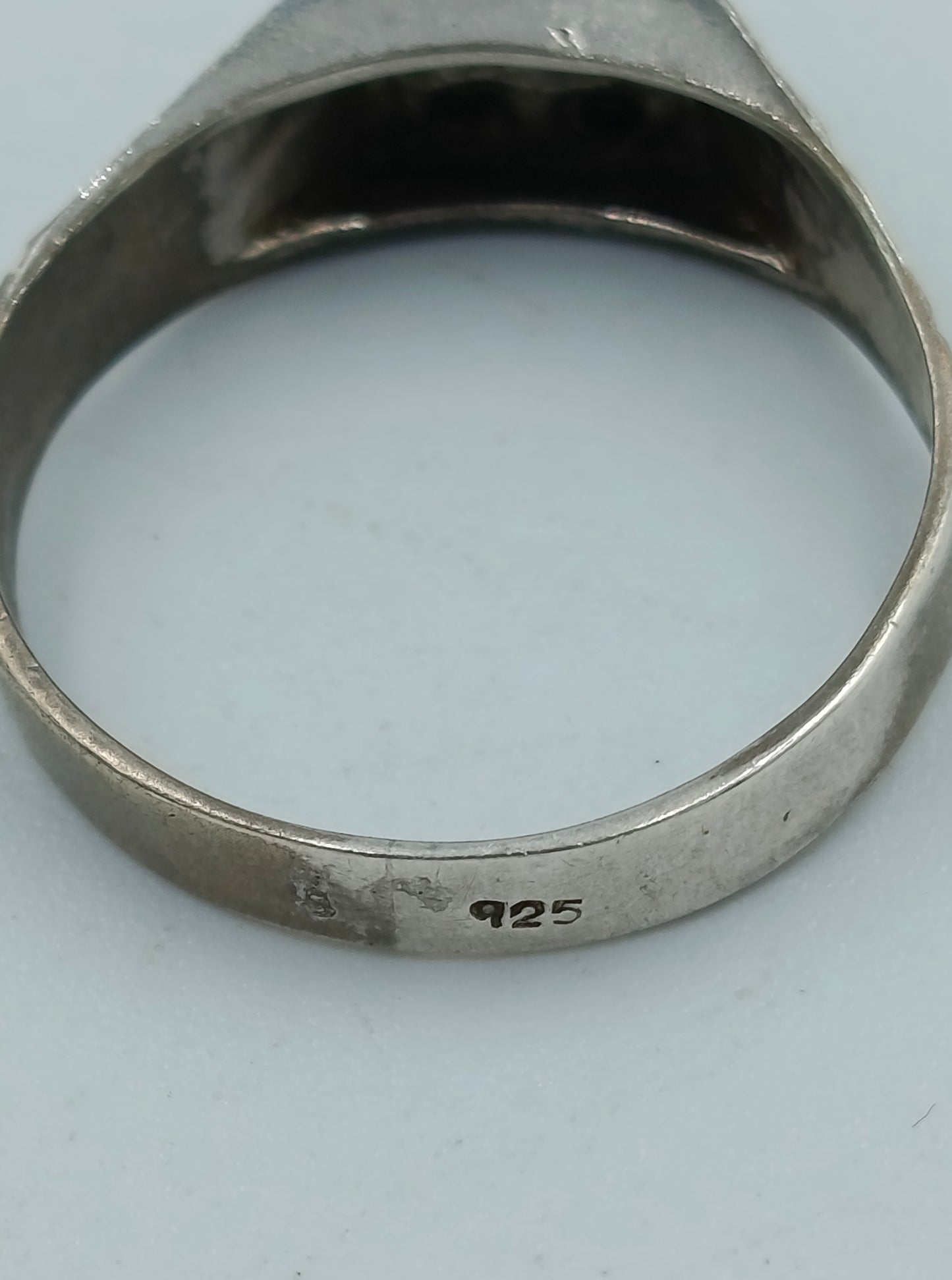 925 Silberring mit dunklen Steinen