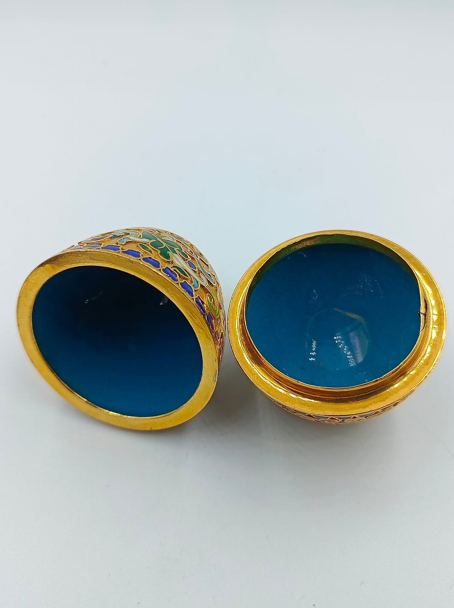 Prächtige Fabergé-Stil Schatulle mit Emaille und Edelsteinverzierung