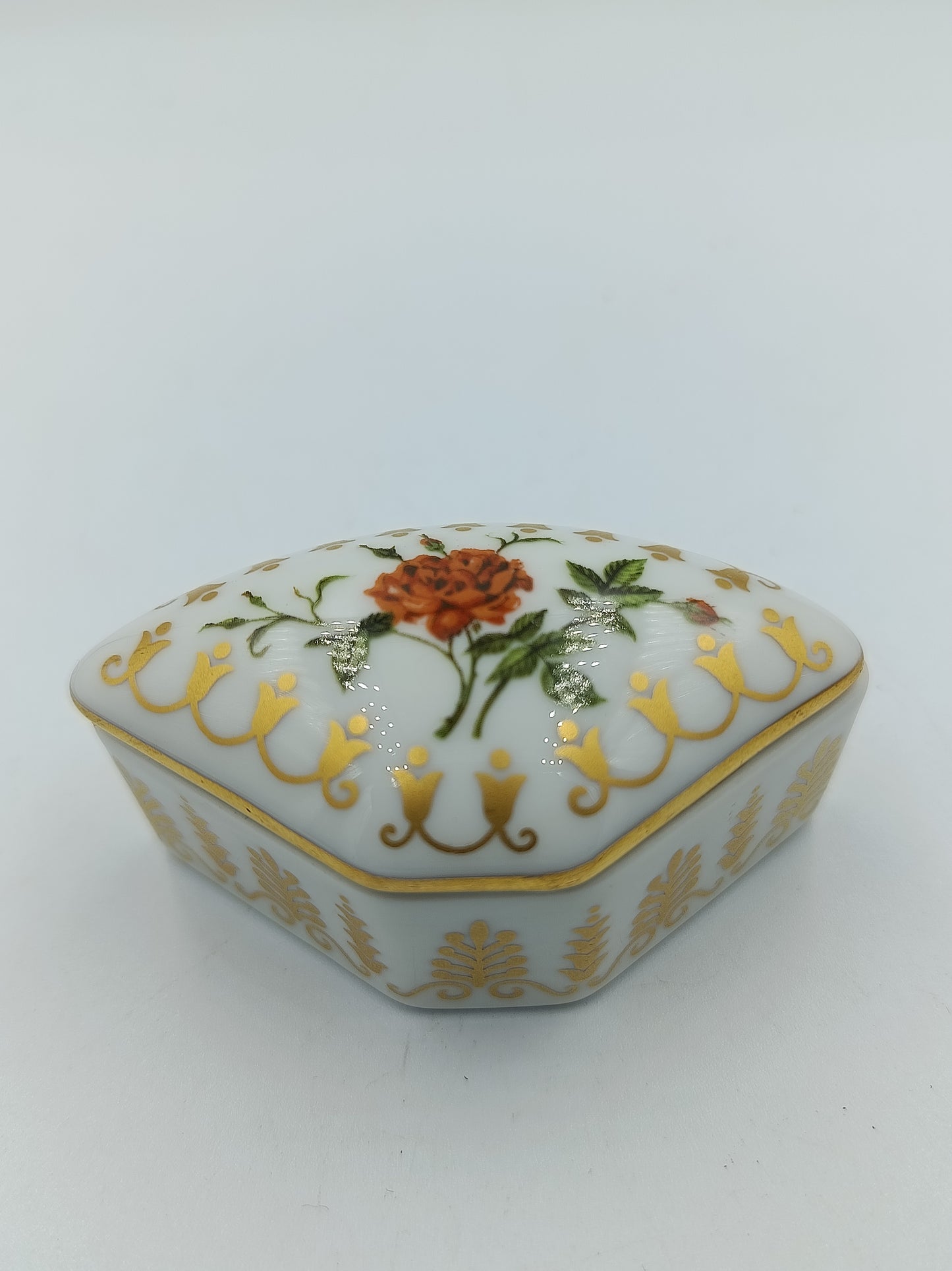 Porzellanschatulle  aus Empress Josephine’s Rose Garden