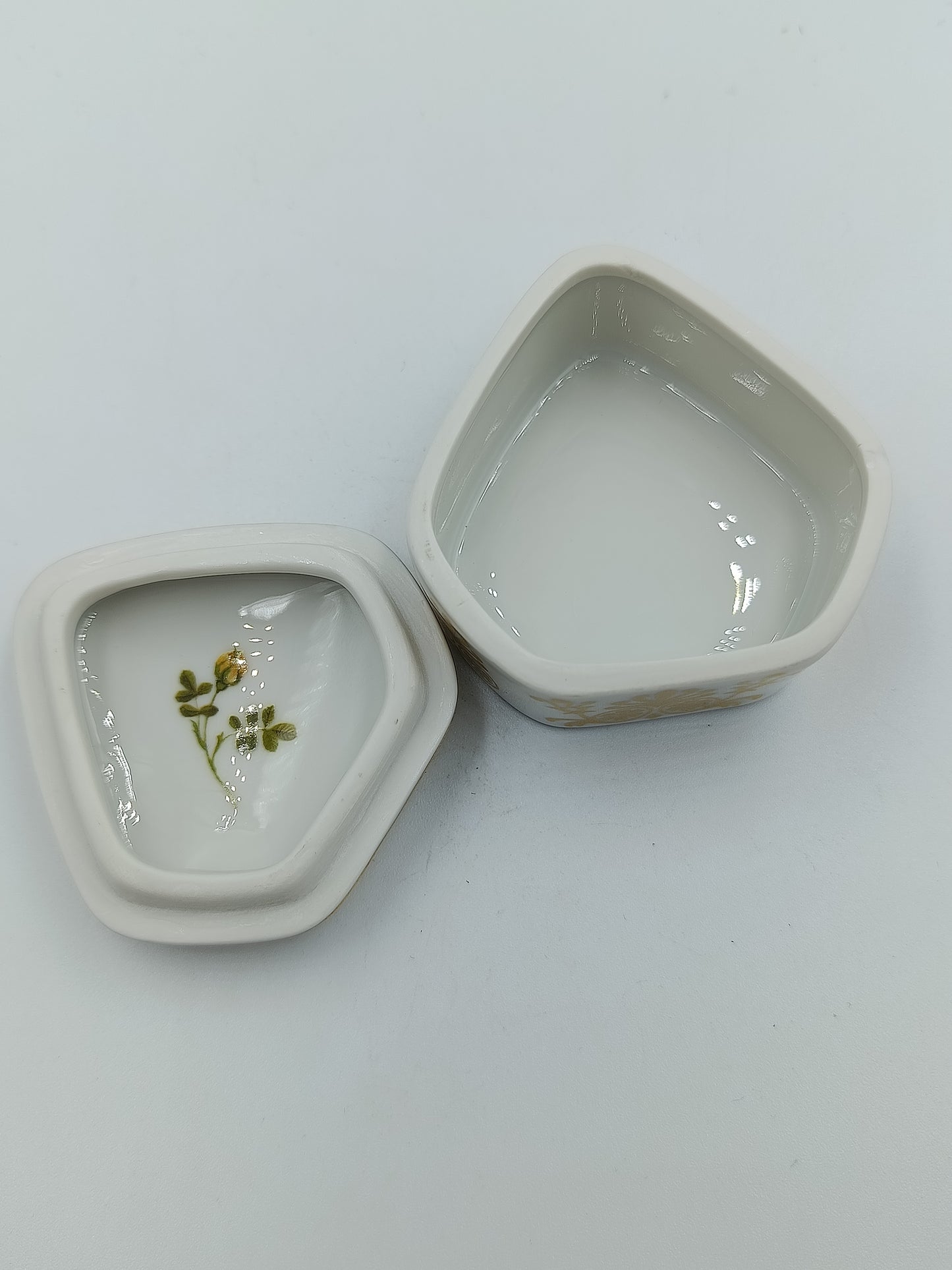 Porzellanschatulle aus Empress Josephine’s Rose Garden