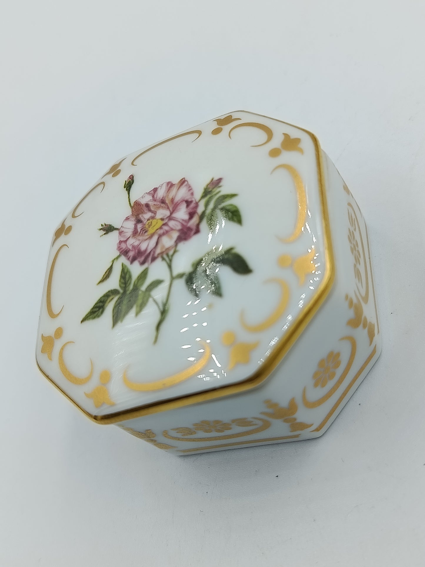 Porzellanschatulle aus Empress Josephine’s Rose Garden