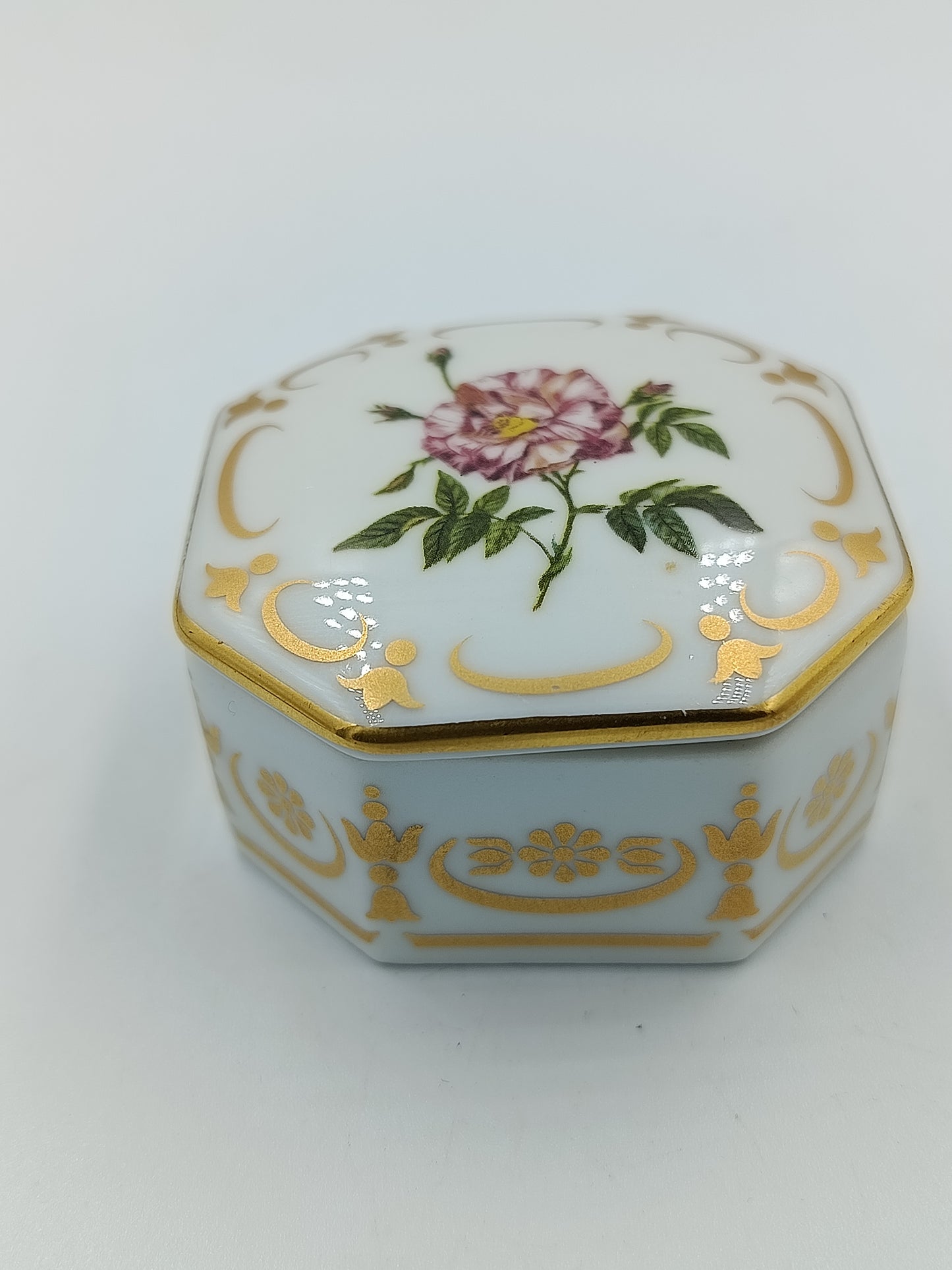 Porzellanschatulle aus Empress Josephine’s Rose Garden