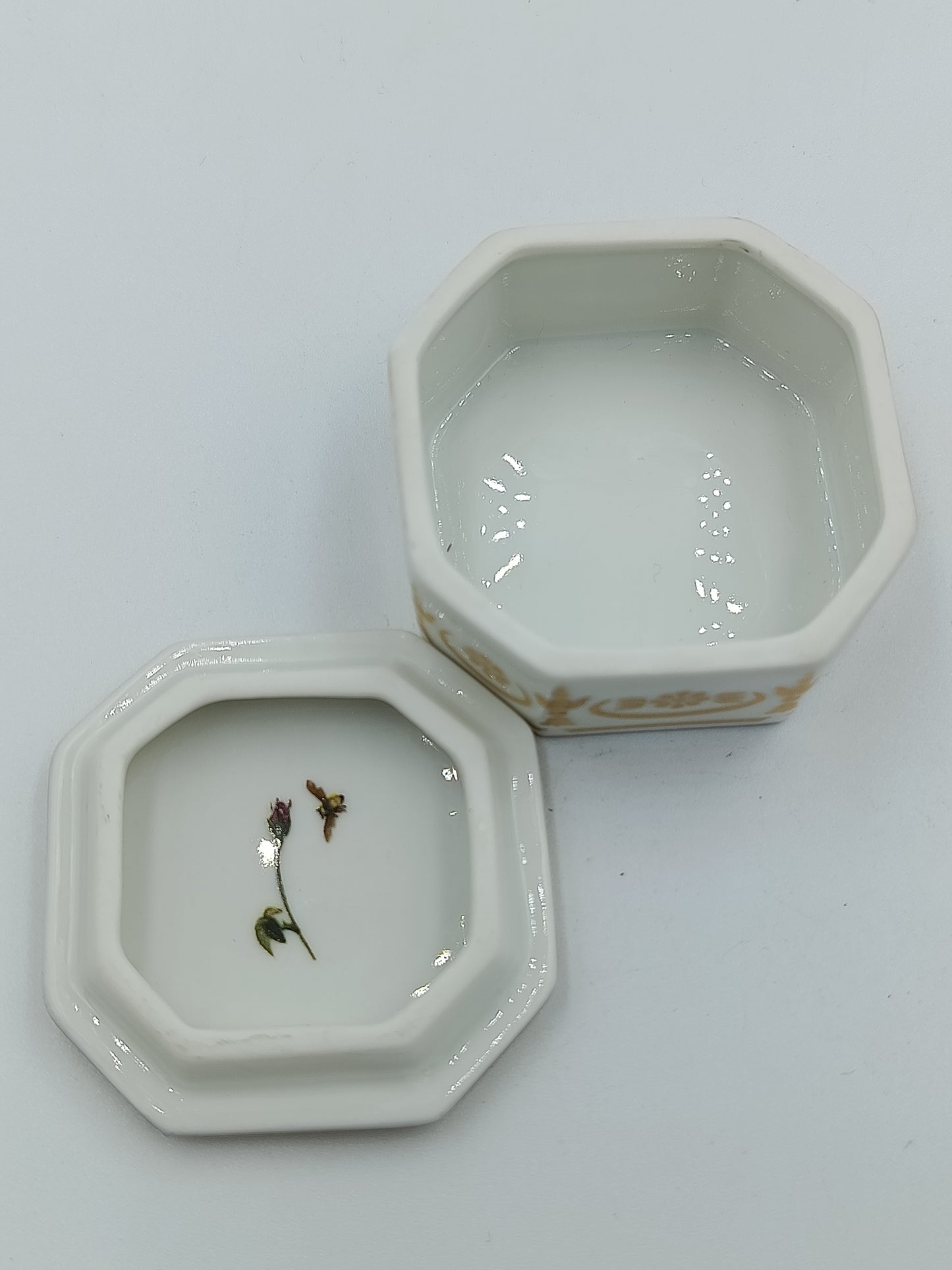 Porzellanschatulle aus Empress Josephine’s Rose Garden