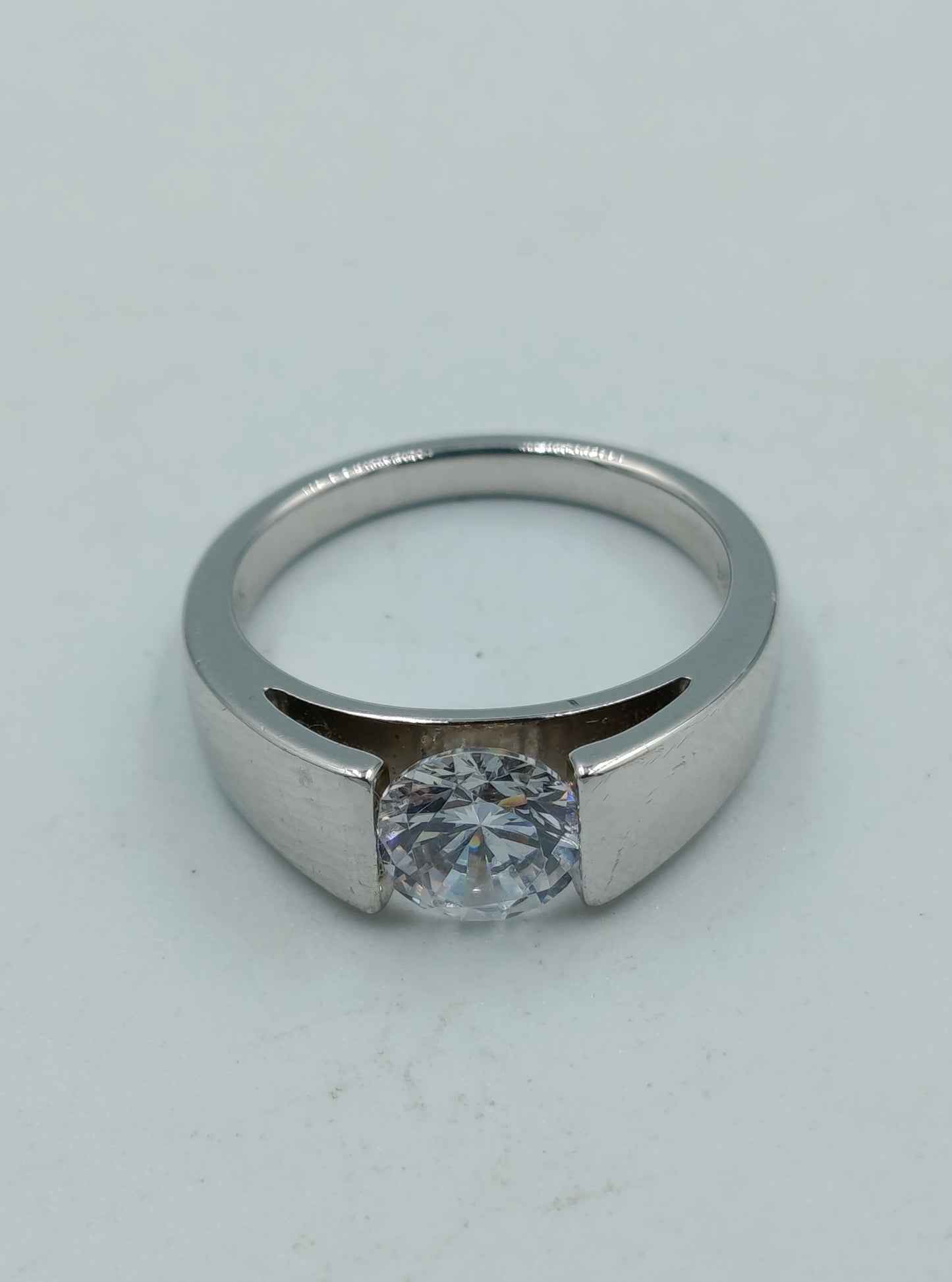 Moderner 925 Silberring mit großem Zirkonia