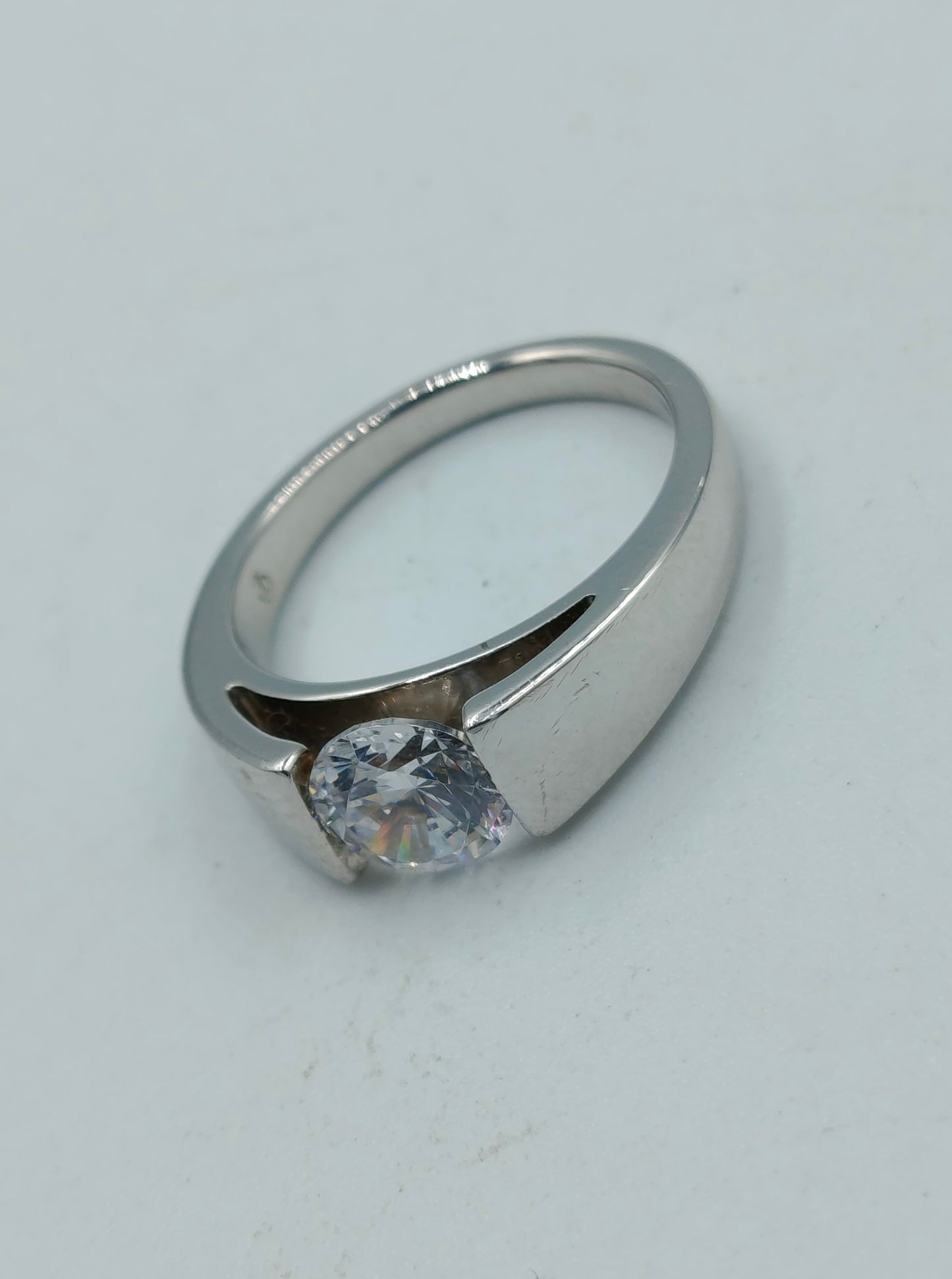 Moderner 925 Silberring mit großem Zirkonia