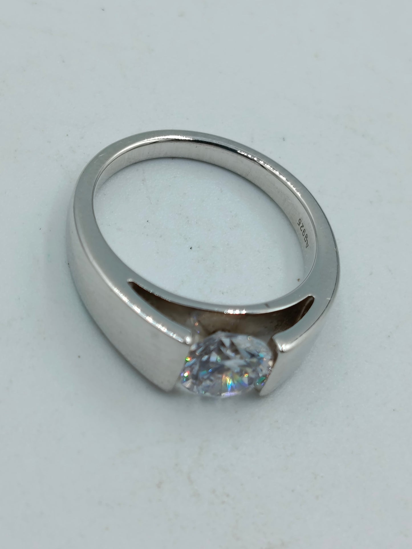 Moderner 925 Silberring mit großem Zirkonia