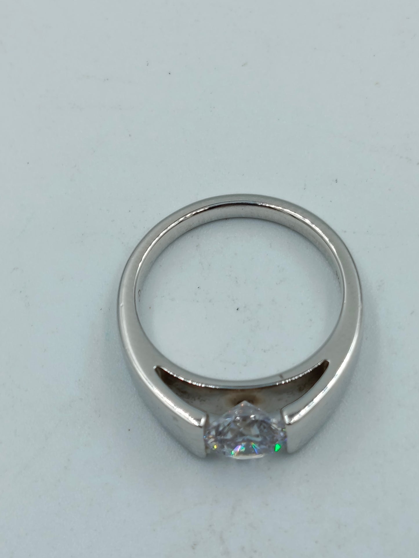 Moderner 925 Silberring mit großem Zirkonia