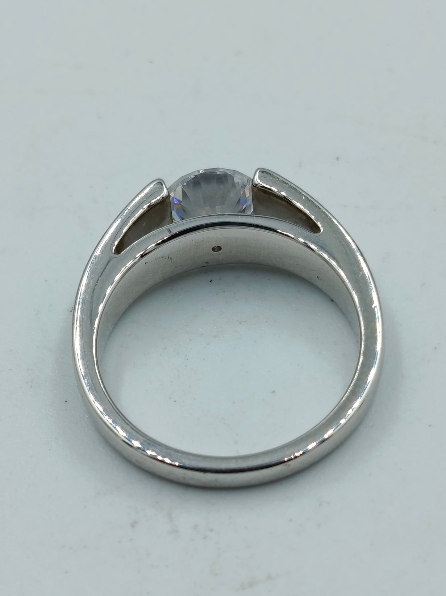 Moderner 925 Silberring mit großem Zirkonia