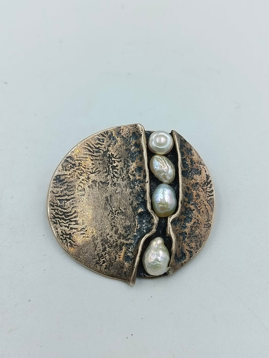 Handgefertigte 835 Silberbrosche mit Zuchtperlen