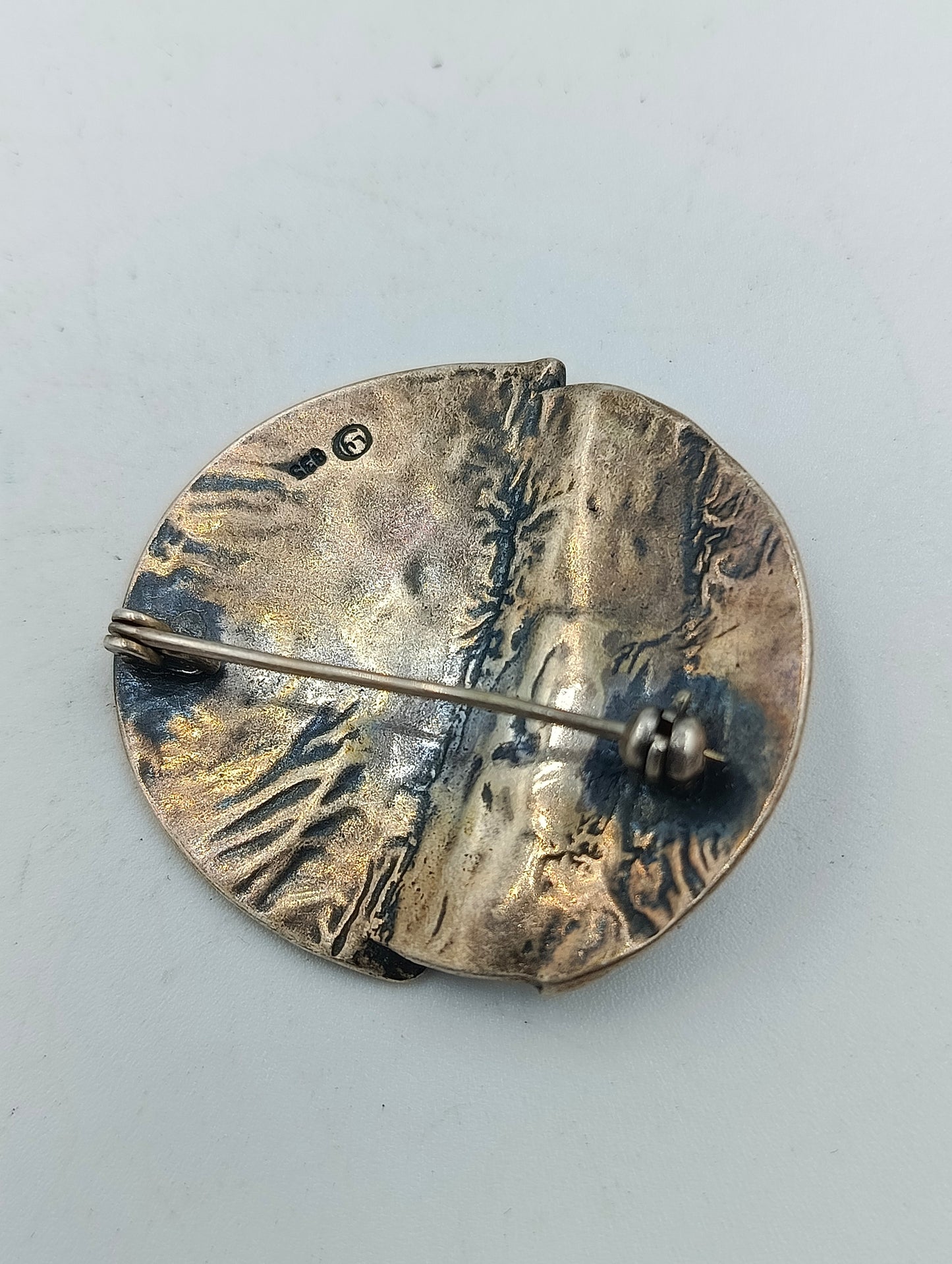 Handgefertigte 835 Silberbrosche mit Zuchtperlen