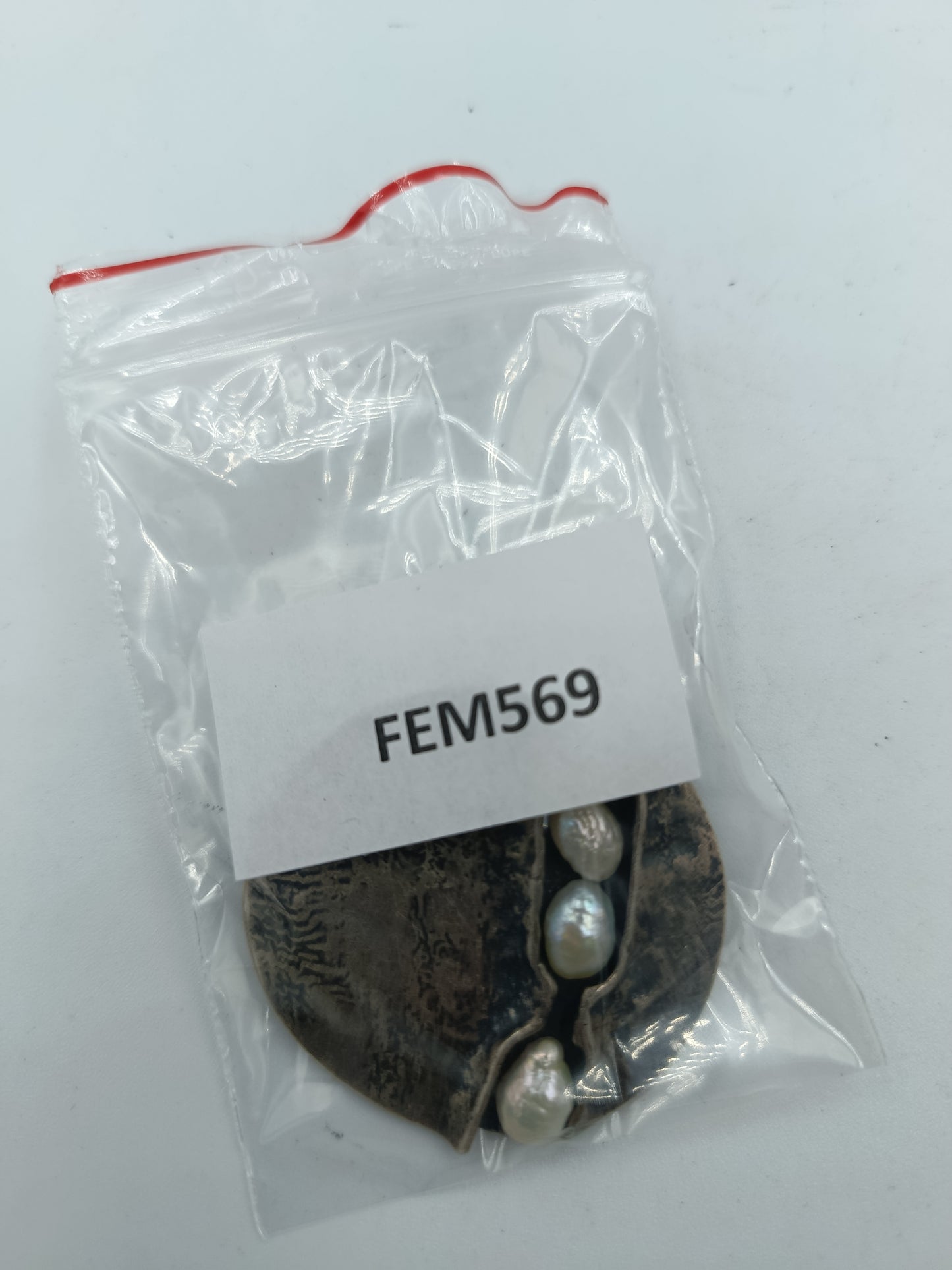 Handgefertigte 835 Silberbrosche mit Zuchtperlen