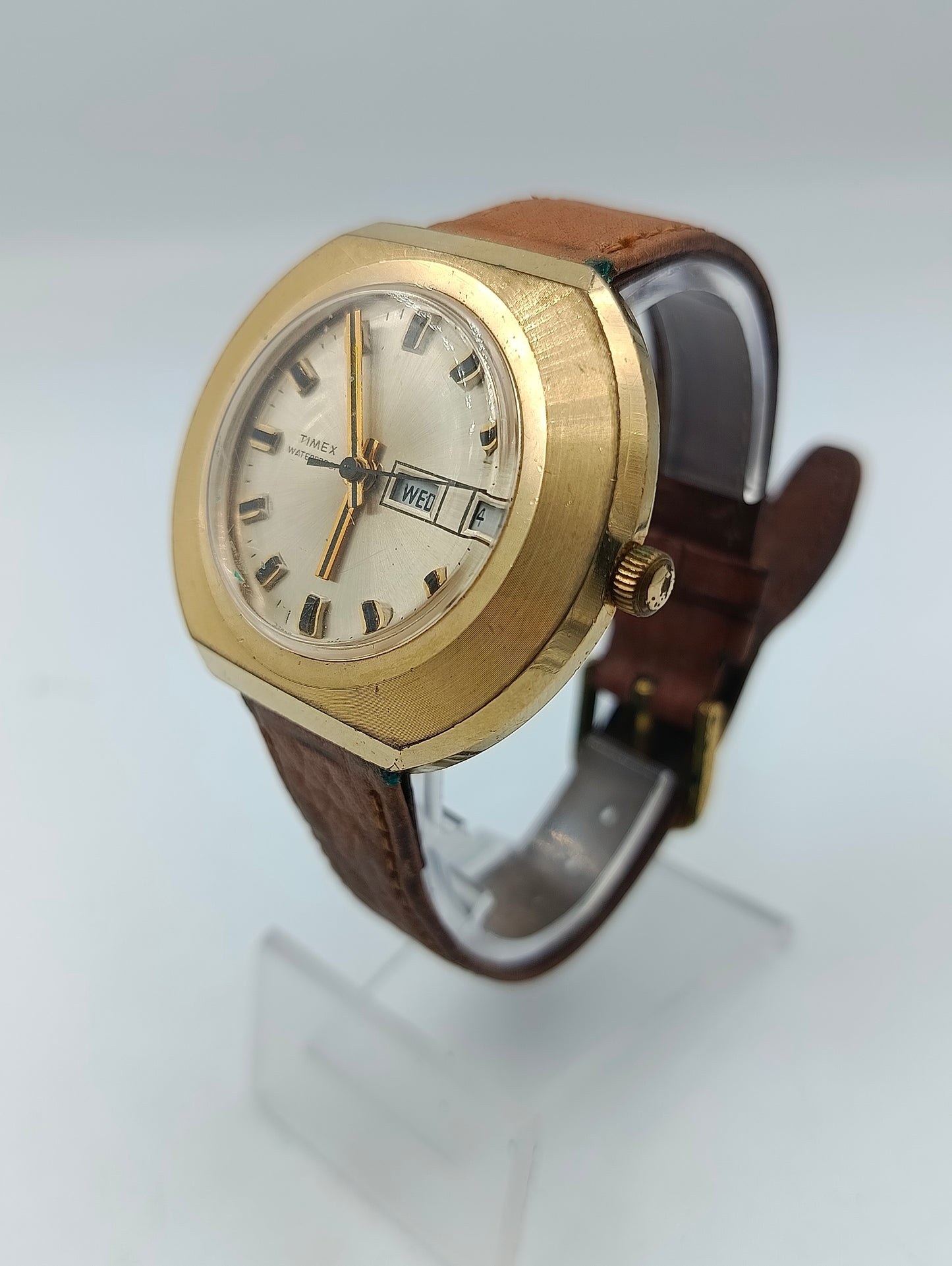 Timex Waterproof Armbanduhr mit Tages und Datumsanzeige