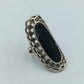 Versilberter Ring mit schwarzem Stein