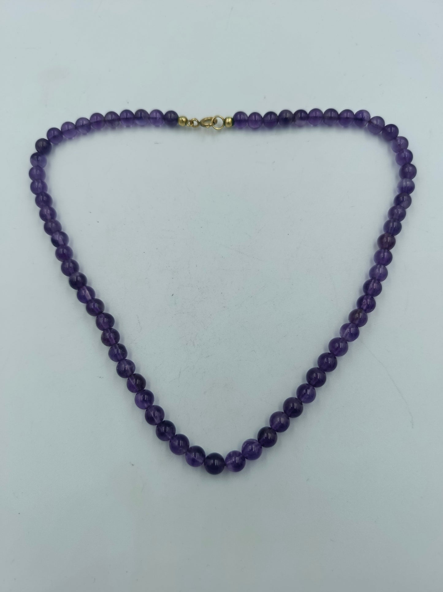 Halskette mit runden Amethystperlen