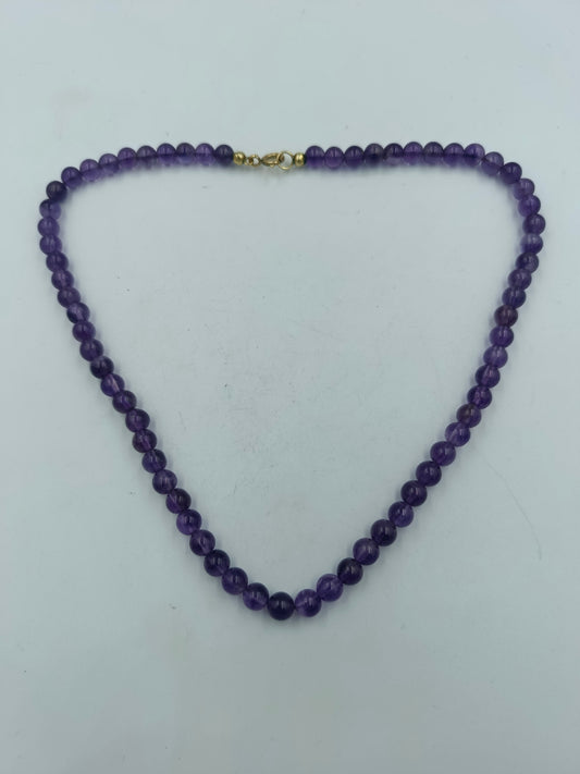 Halskette mit runden Amethystperlen