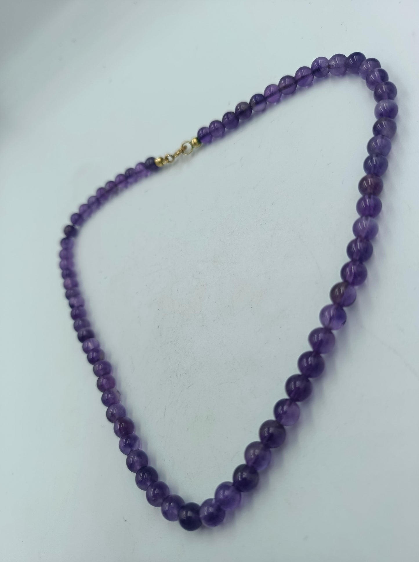 Halskette mit runden Amethystperlen