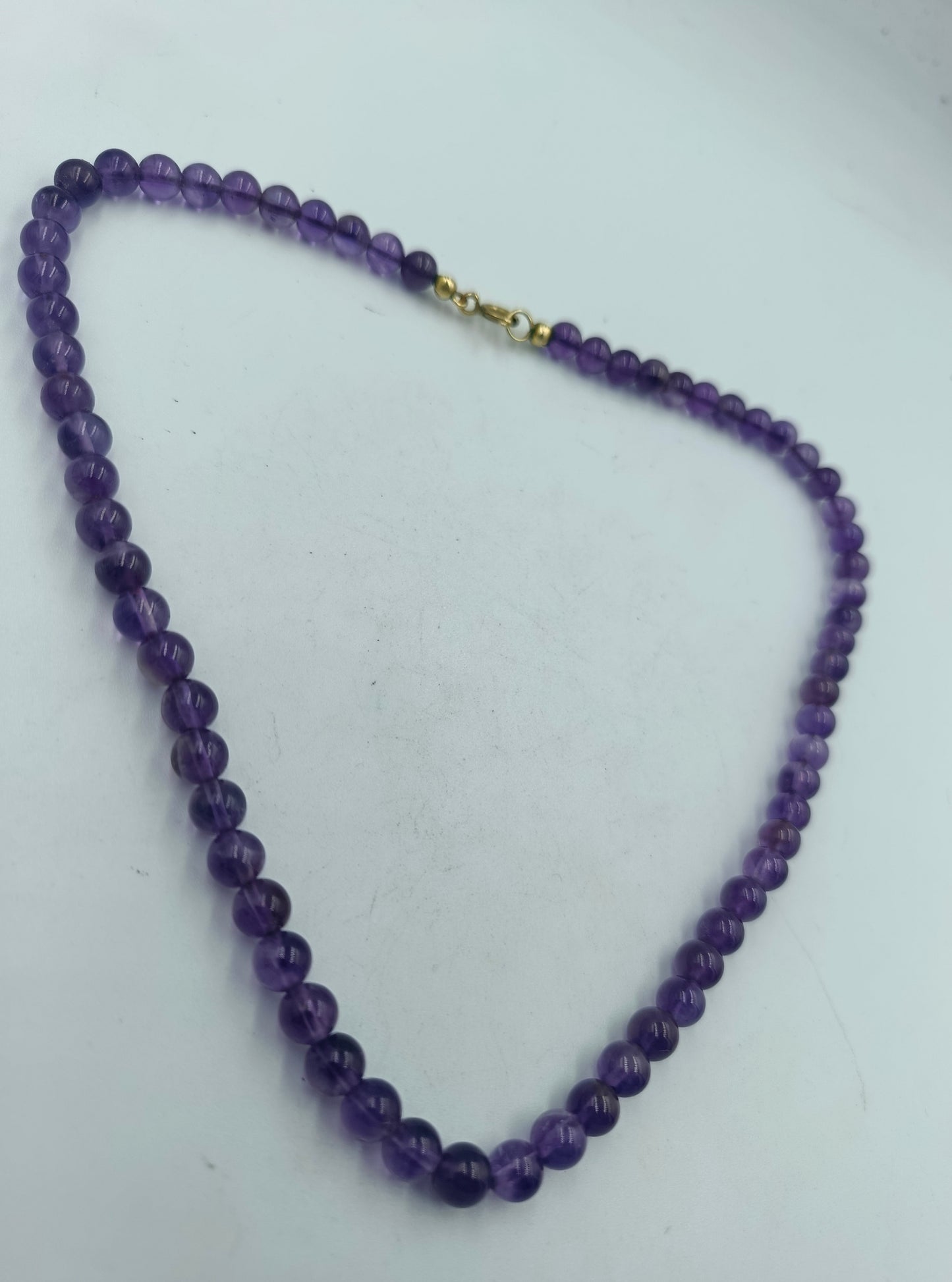 Halskette mit runden Amethystperlen