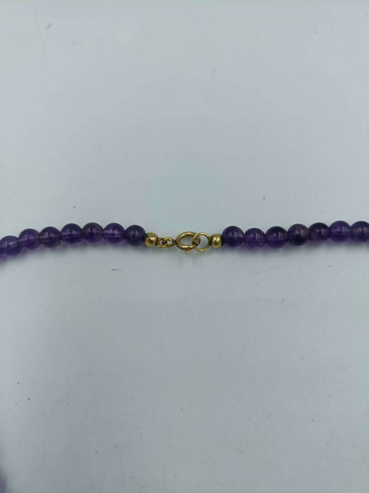 Halskette mit runden Amethystperlen