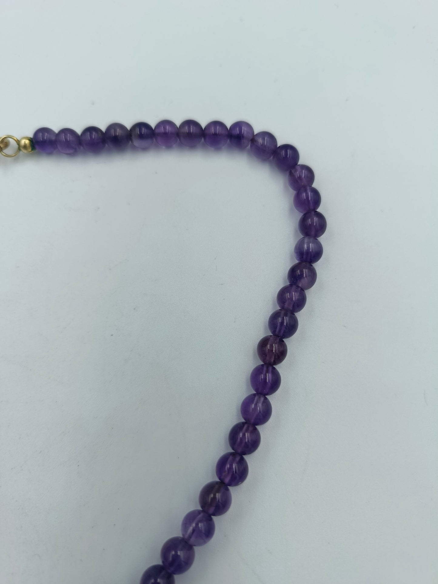 Halskette mit runden Amethystperlen