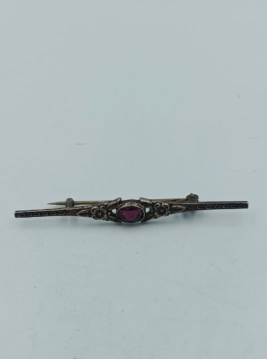 Antike Silberbrosche mit rotem Stein