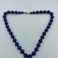 Halskette mit blauen Rundperlen