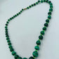 Grüne Perlenkette mit Farbverlauf