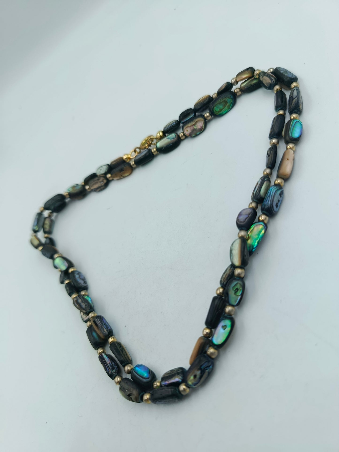 Abalone Muschel Kette mit goldfarbenen Akzenten