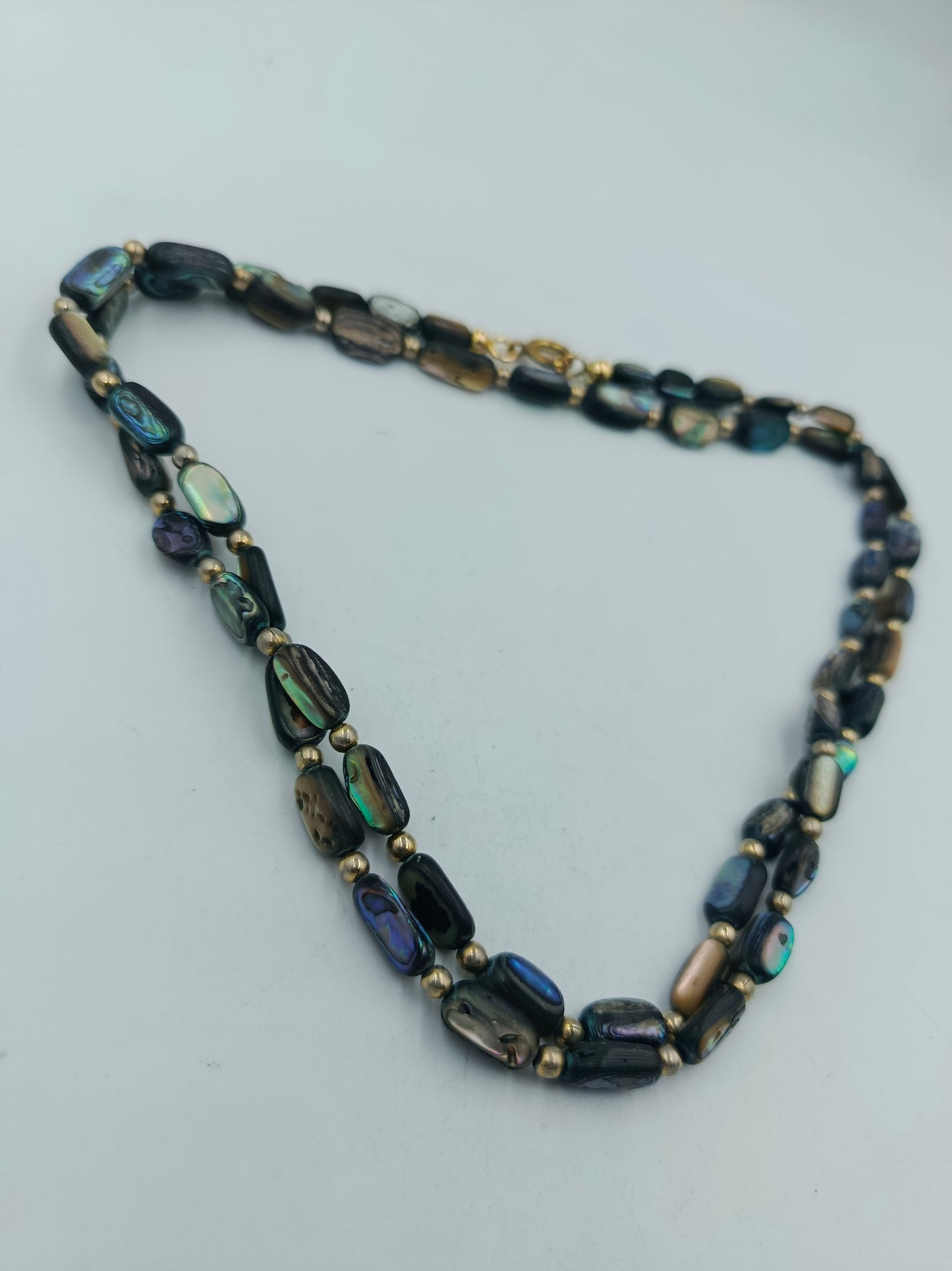 Abalone Muschel Kette mit goldfarbenen Akzenten