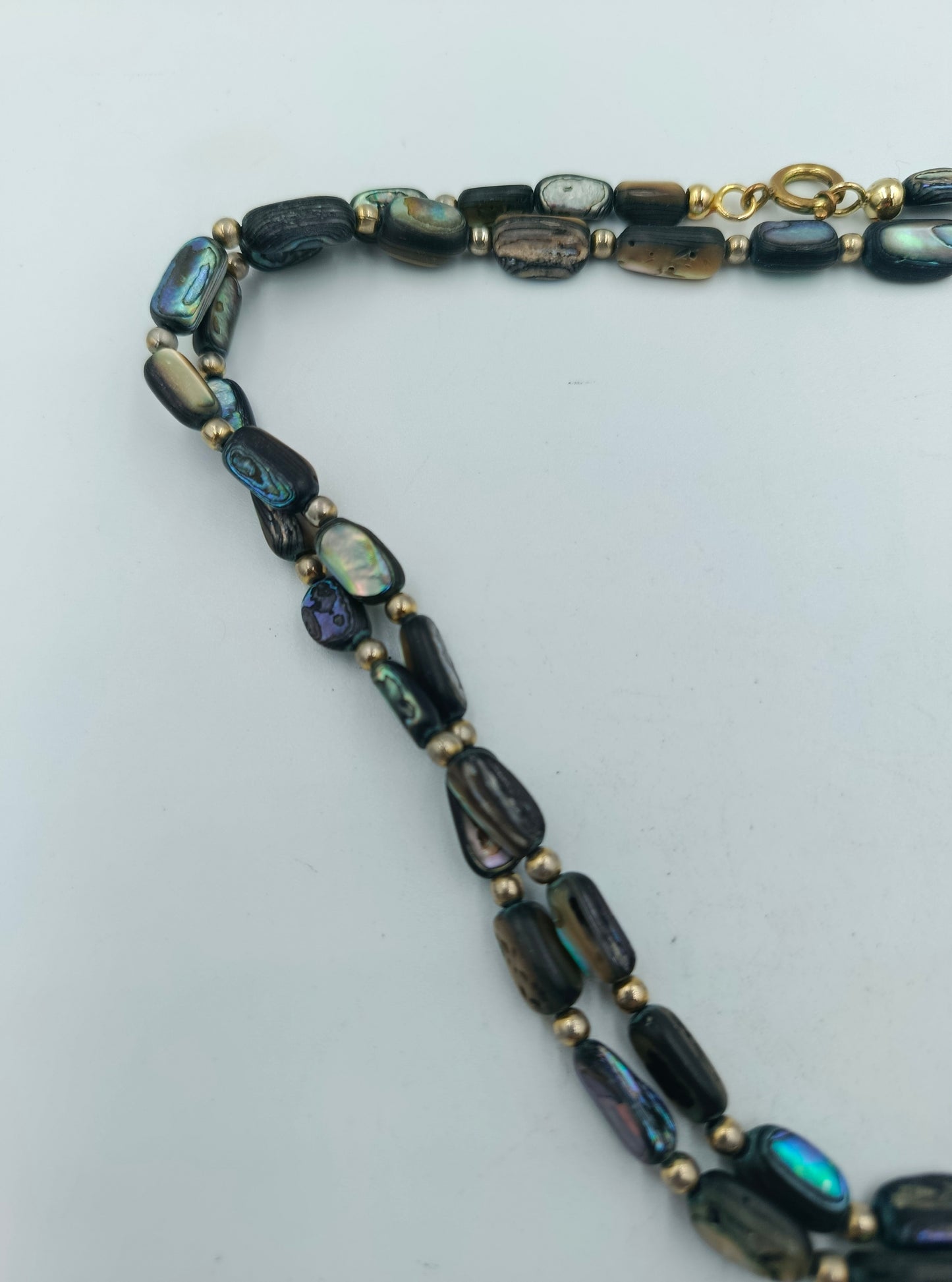 Abalone Muschel Kette mit goldfarbenen Akzenten