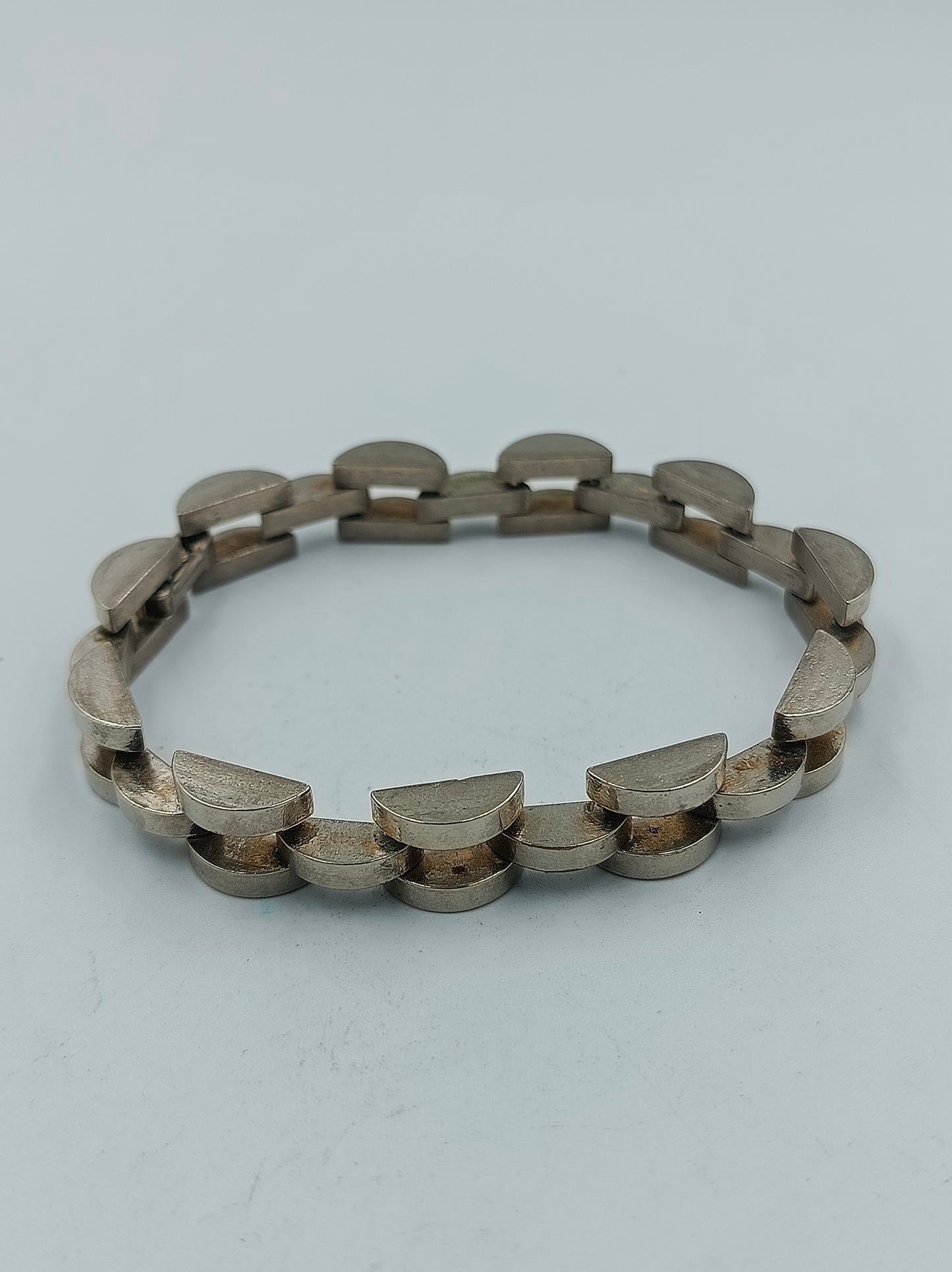 Auffälliges versilbertes Armband mit halbmondförmigen Gliedern  Vintage Stil 20 cm
