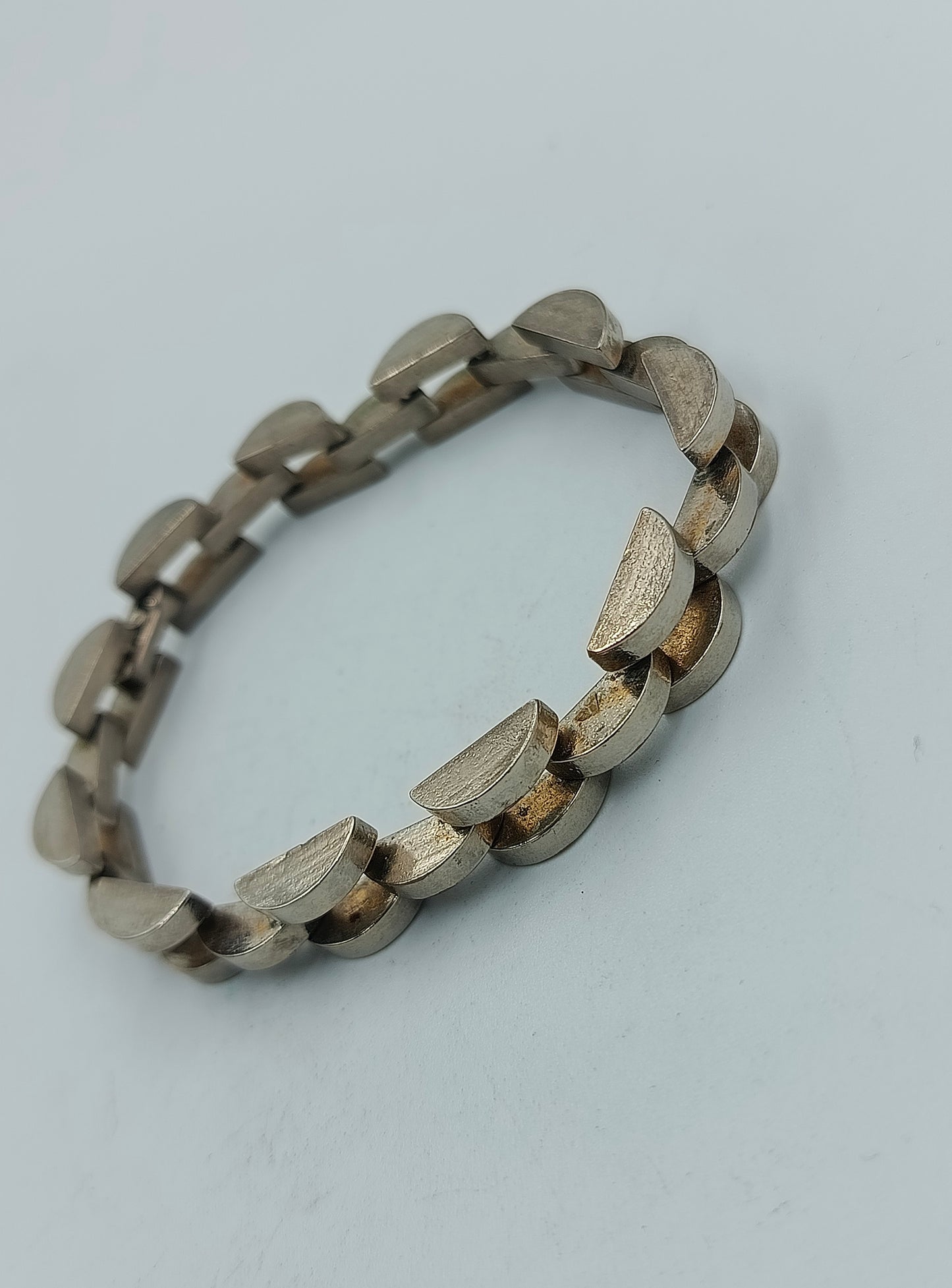 Auffälliges versilbertes Armband mit halbmondförmigen Gliedern  Vintage Stil 20 cm