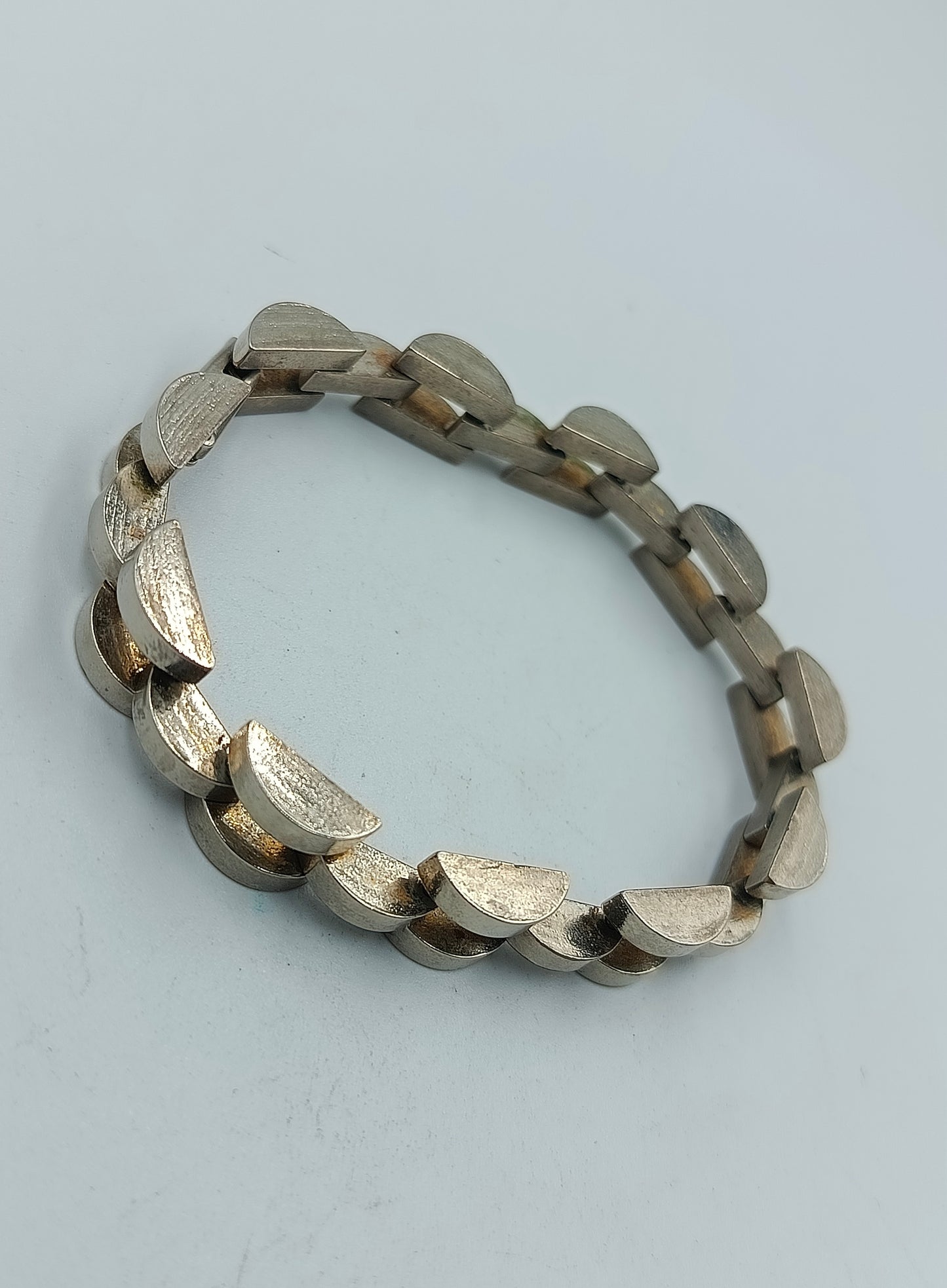 Auffälliges versilbertes Armband mit halbmondförmigen Gliedern  Vintage Stil 20 cm