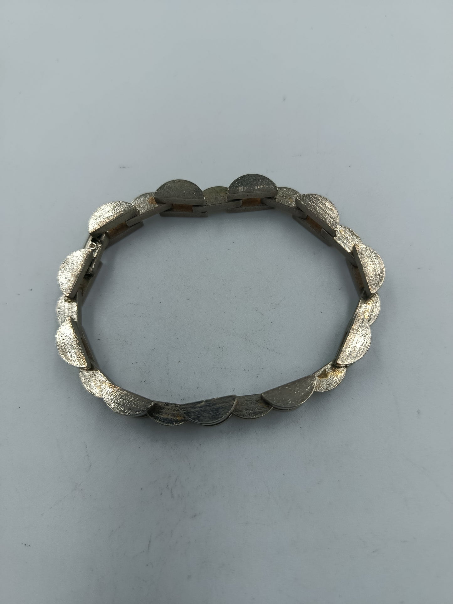 Auffälliges versilbertes Armband mit halbmondförmigen Gliedern  Vintage Stil 20 cm