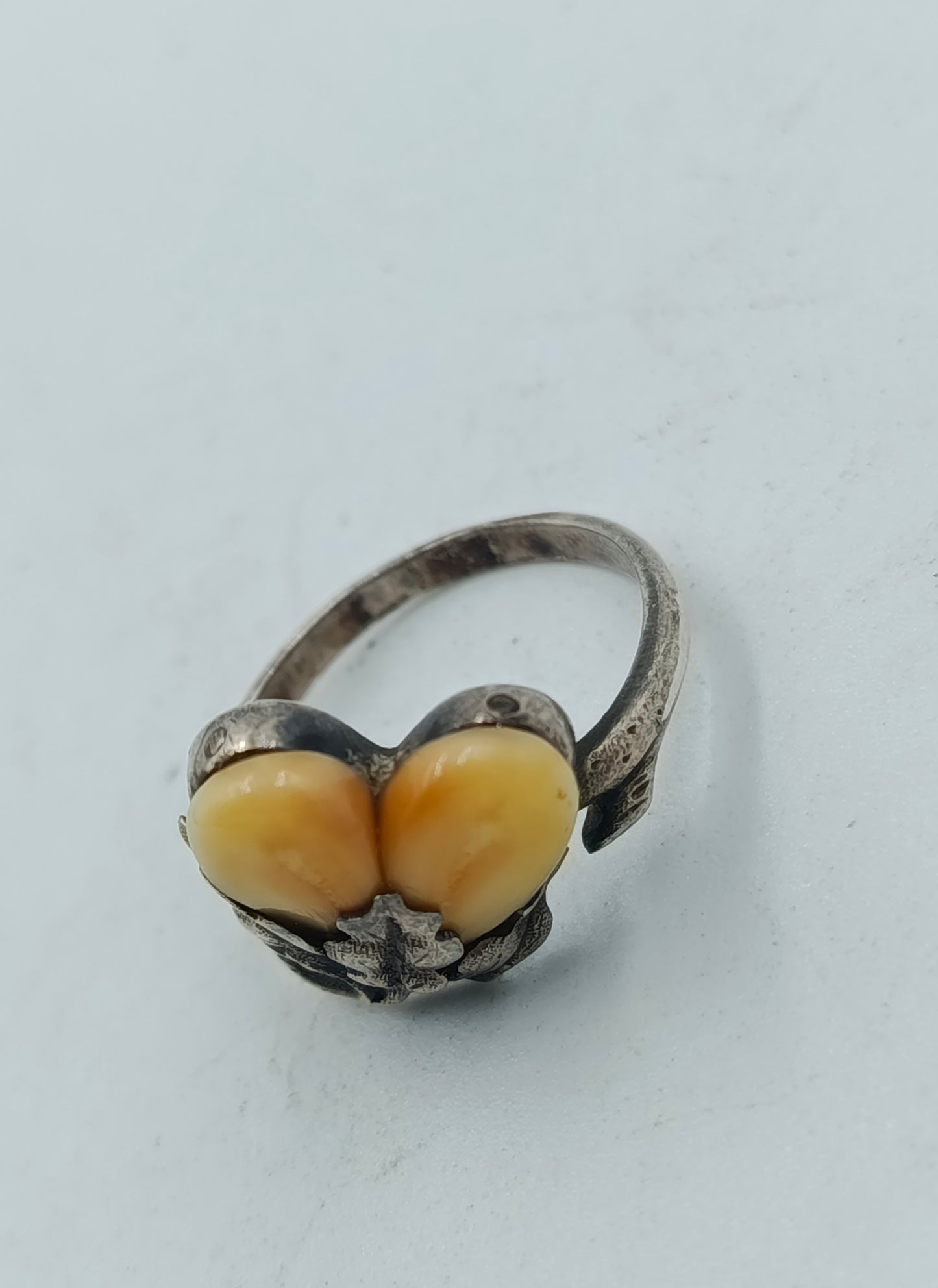 Silberring mit Hirschhorn Optik und Eichenblatt Design